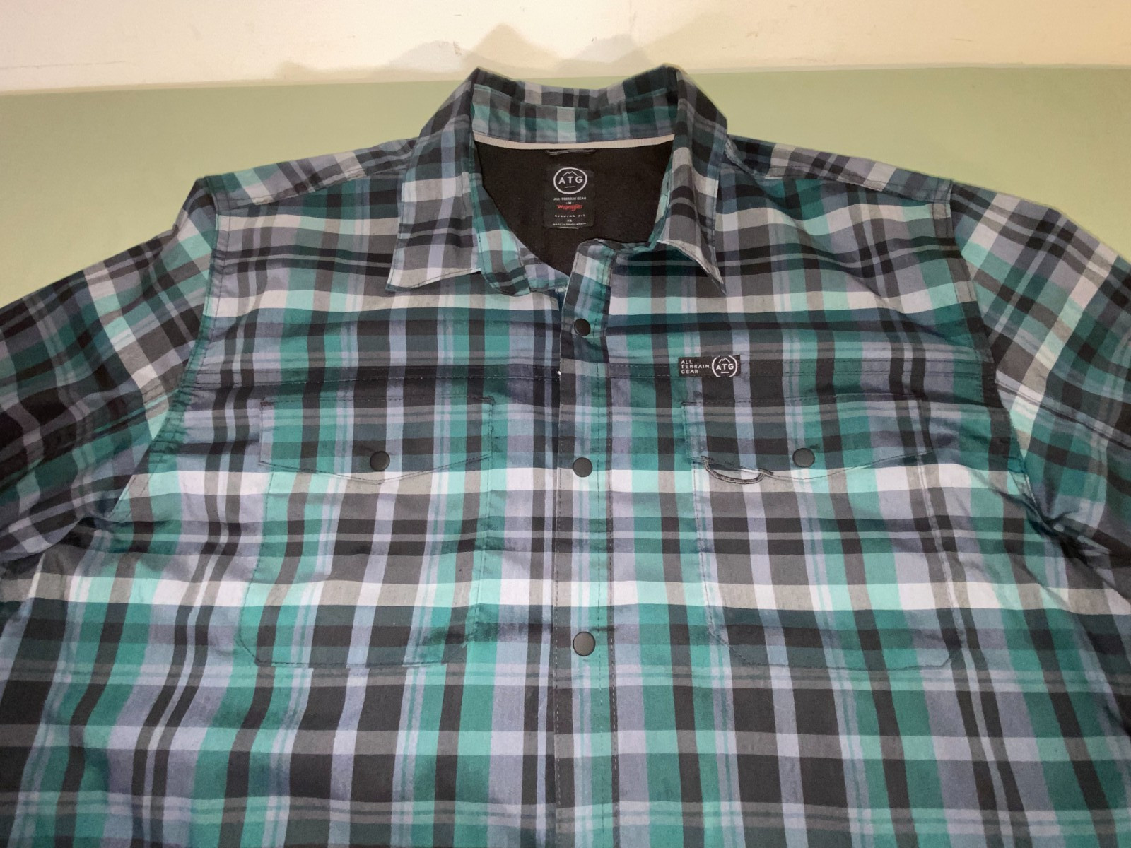 Wrangler ATG Vented Shirt L/S Men’s XL Regular Fit Green Plaid *NWOT*