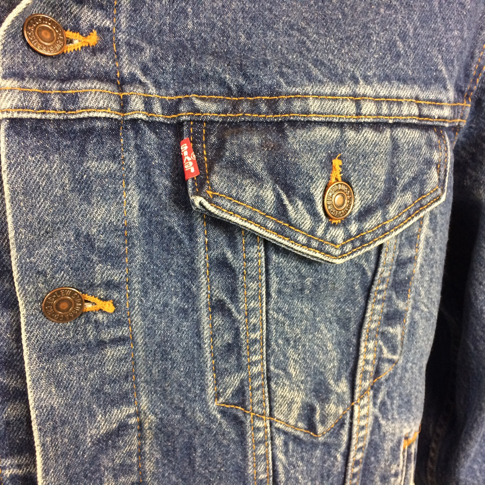 Vintage 80s 90s Distressed Grunge Surf Skate Punk Motorcycle LEVI Denim Jacket