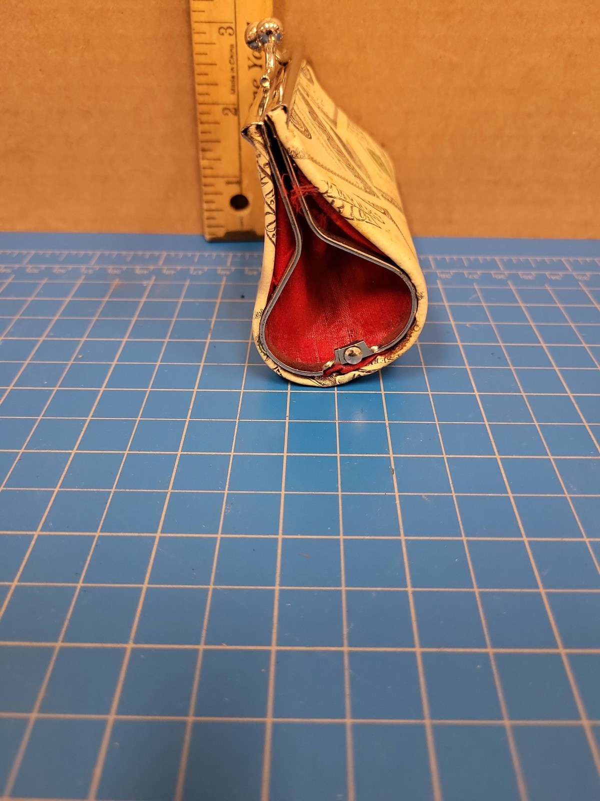Vintage 100 Dollar Bill Print Coin Purse Kiss Lock Clasp Retro Novelty Red Linin