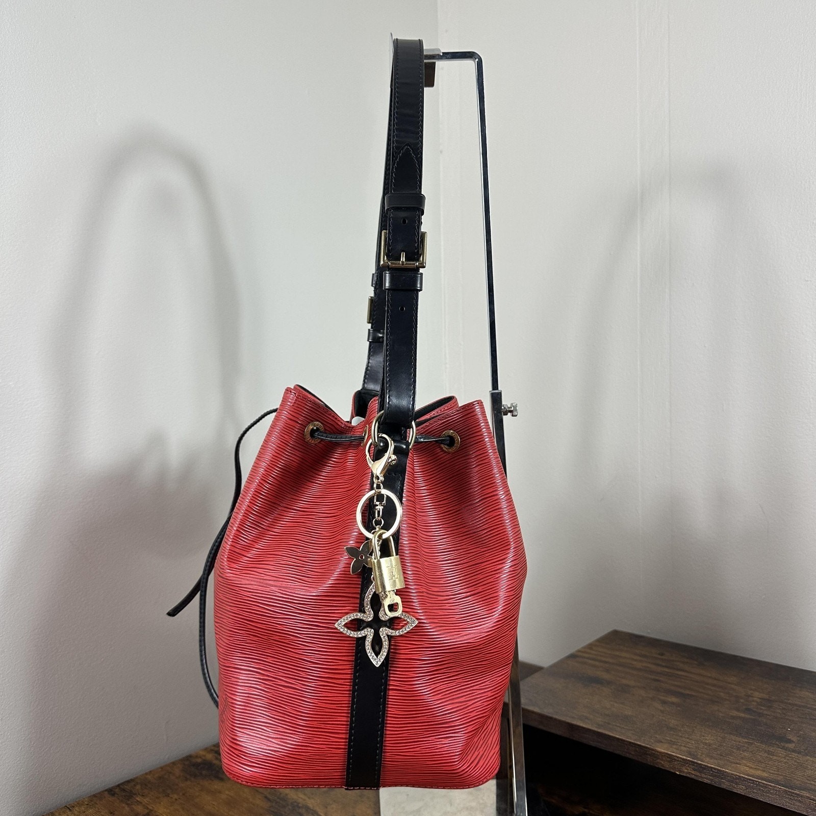 Louis Vuitton Vintage Epi Noe Bucket Bag Womens Medium Red Leather Black Trim
