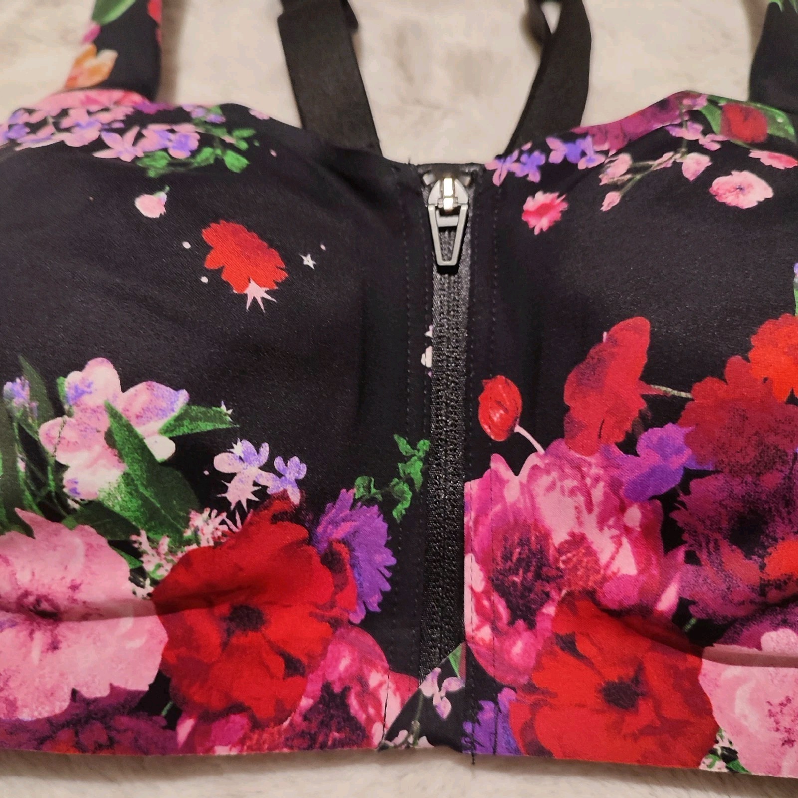 Victoria’s Secret On Point High Support Sports Bra 34D Floral Zip Front NWT