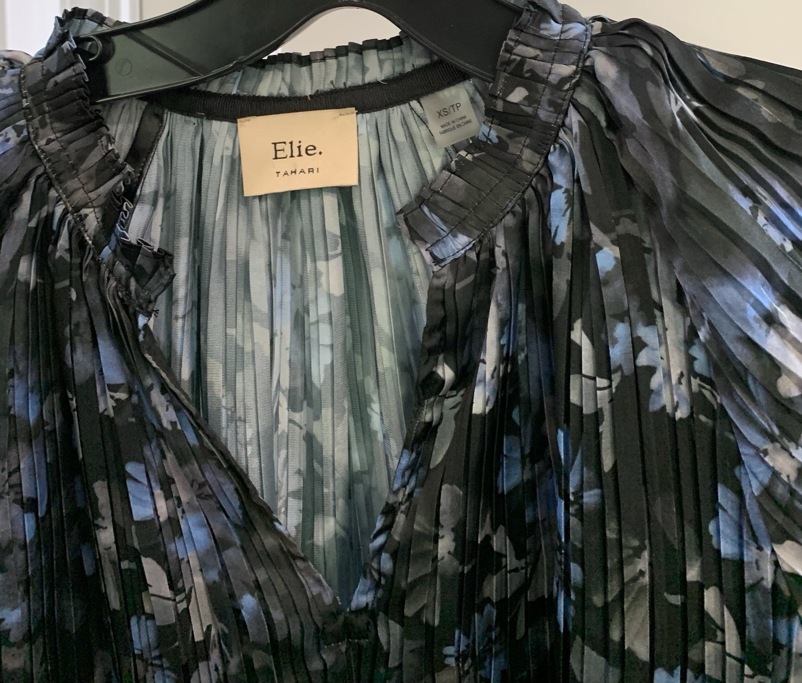 Ellie Tahari Top Stretchy XS -Dress Up Or Down (can Fit Up To Medium)