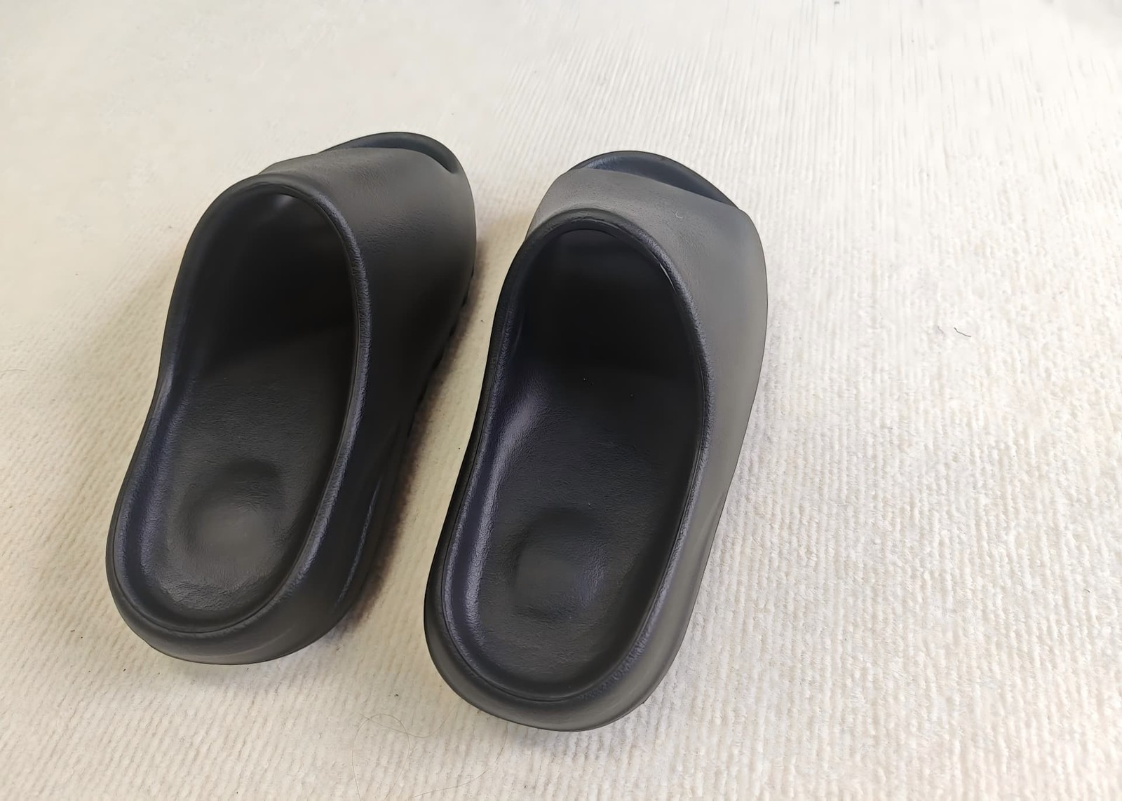 Yeezy Slide YZY YS-01 Black AUTHENTIC NEW With Dust Bag 100% Authentic 6-12M