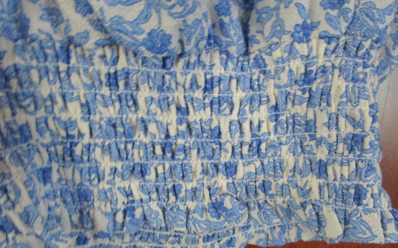 Monteau Peasant Cropped Top Smocked Hem Medium Polyester Spandex Bust 35 L 18