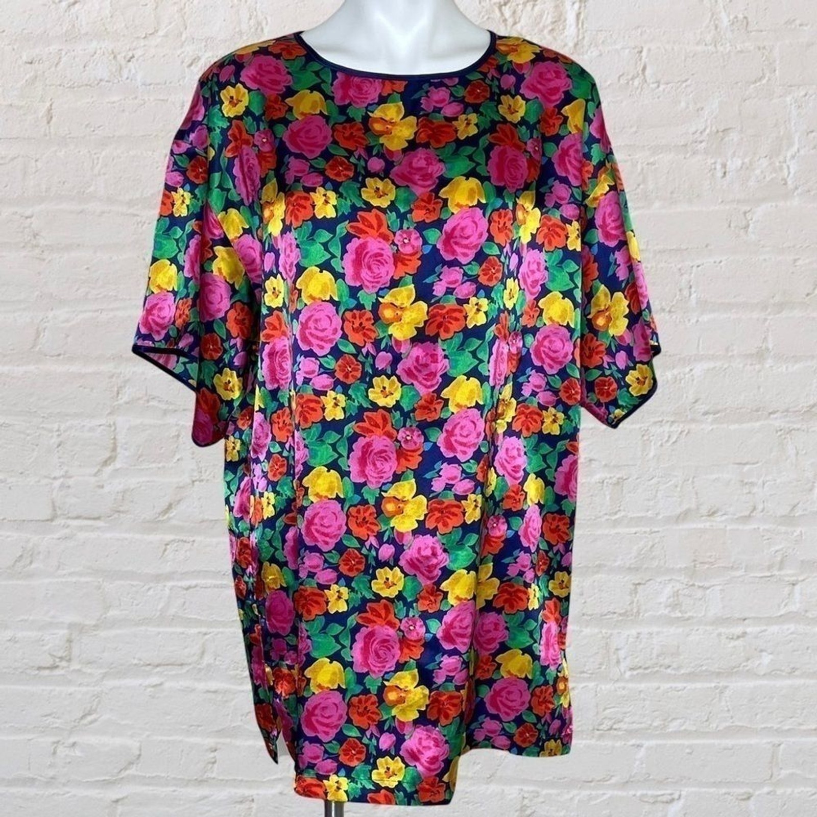 Vintage Gold Label VS floral robe and nightgown set medium