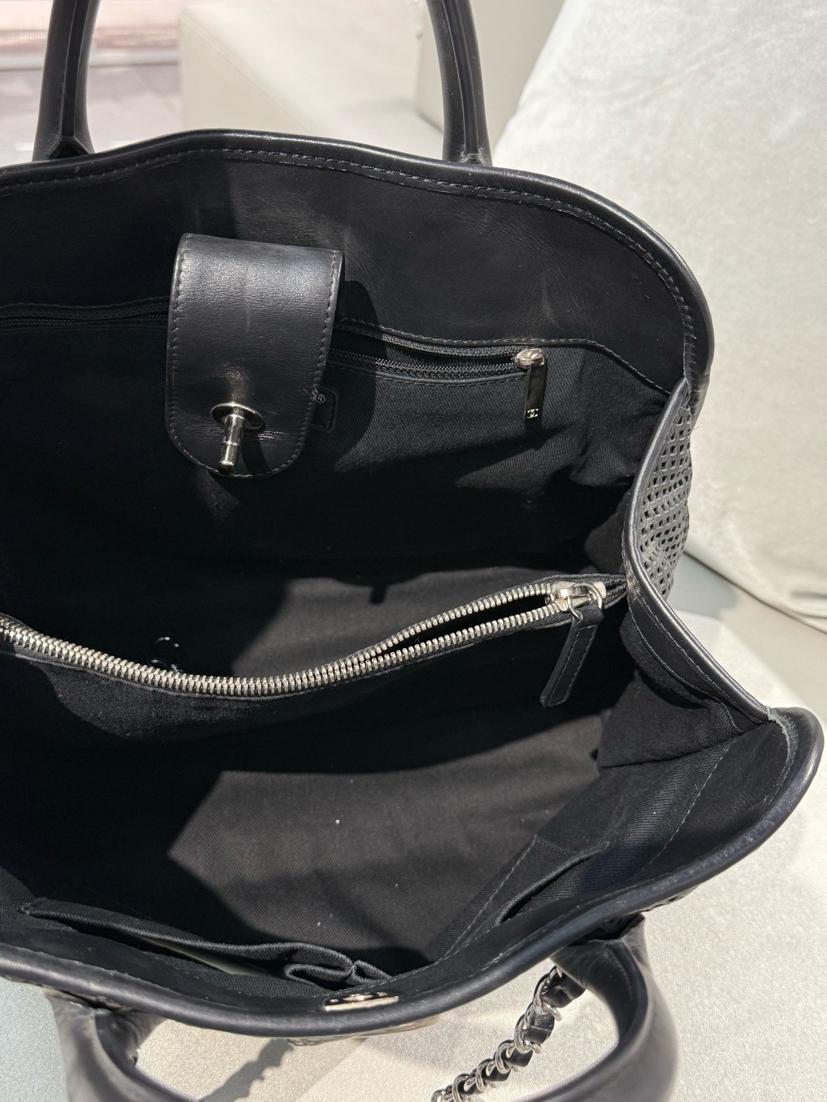 Chanel Pre-Owned Authentic Tote Black 33.5/28/16.5 Silver