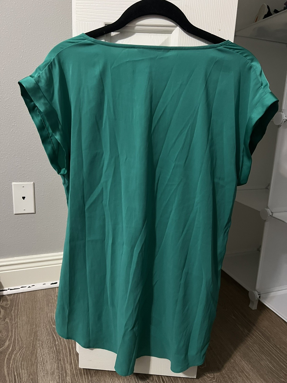 Express Women’s Medium Green V-Neck Blouse Gold Zipper Front Cap Sleeve Top