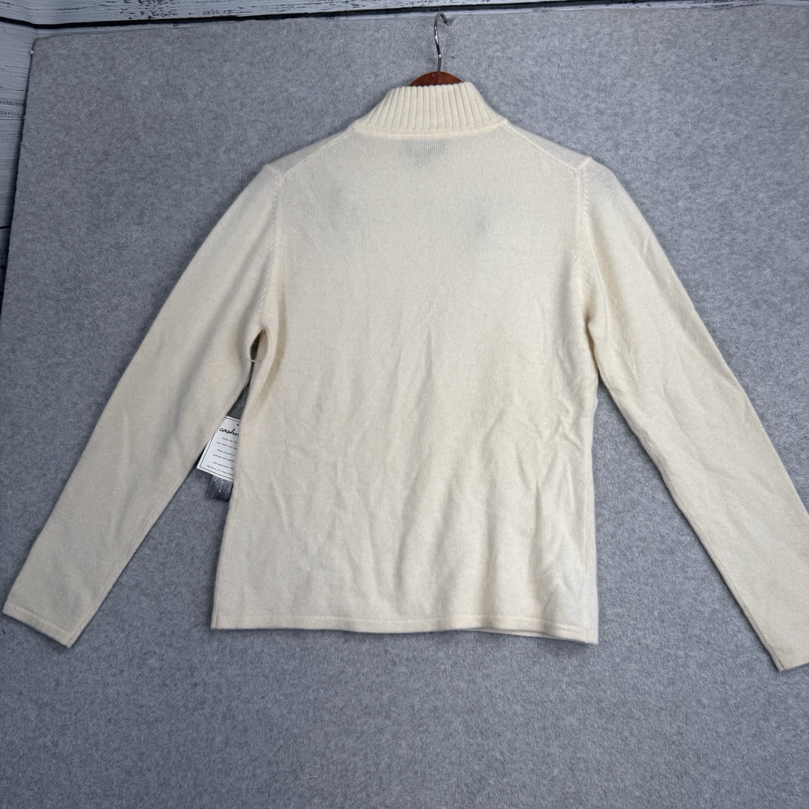 Parisian Signature Cashmere Turtleneck Sweater NWT Size M Whisper White Flaw VTG