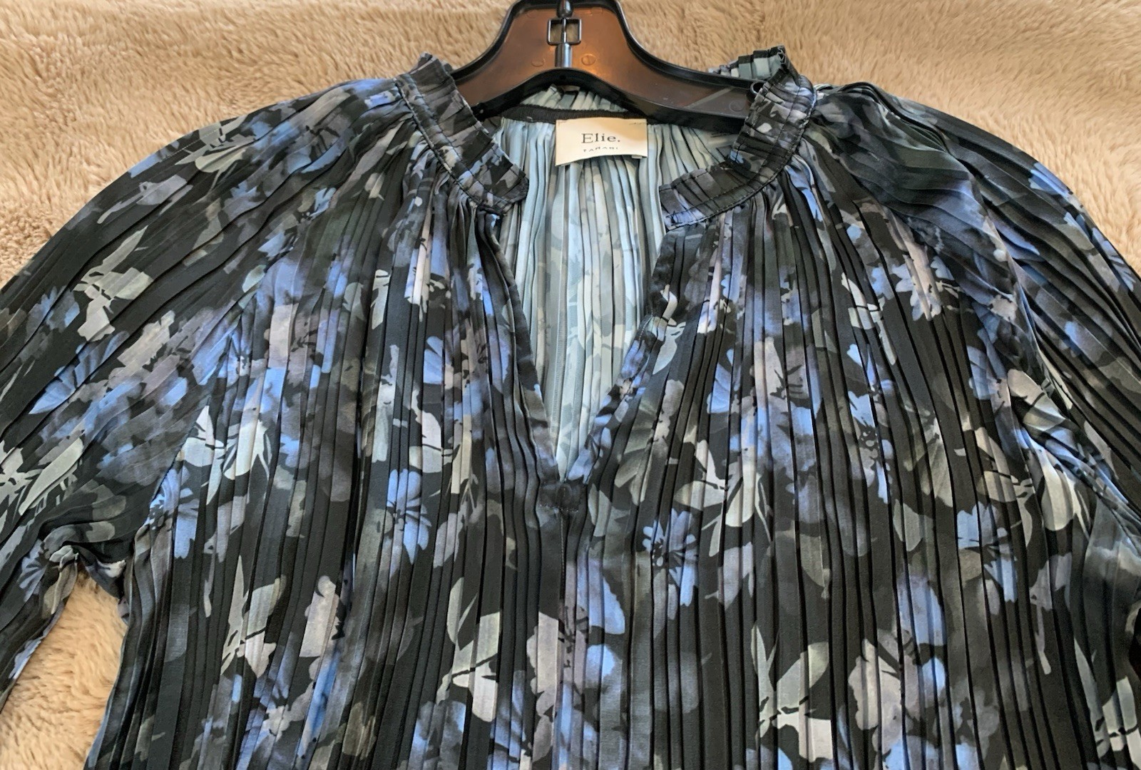 Ellie Tahari Top Stretchy XS -Dress Up Or Down (can Fit Up To Medium)
