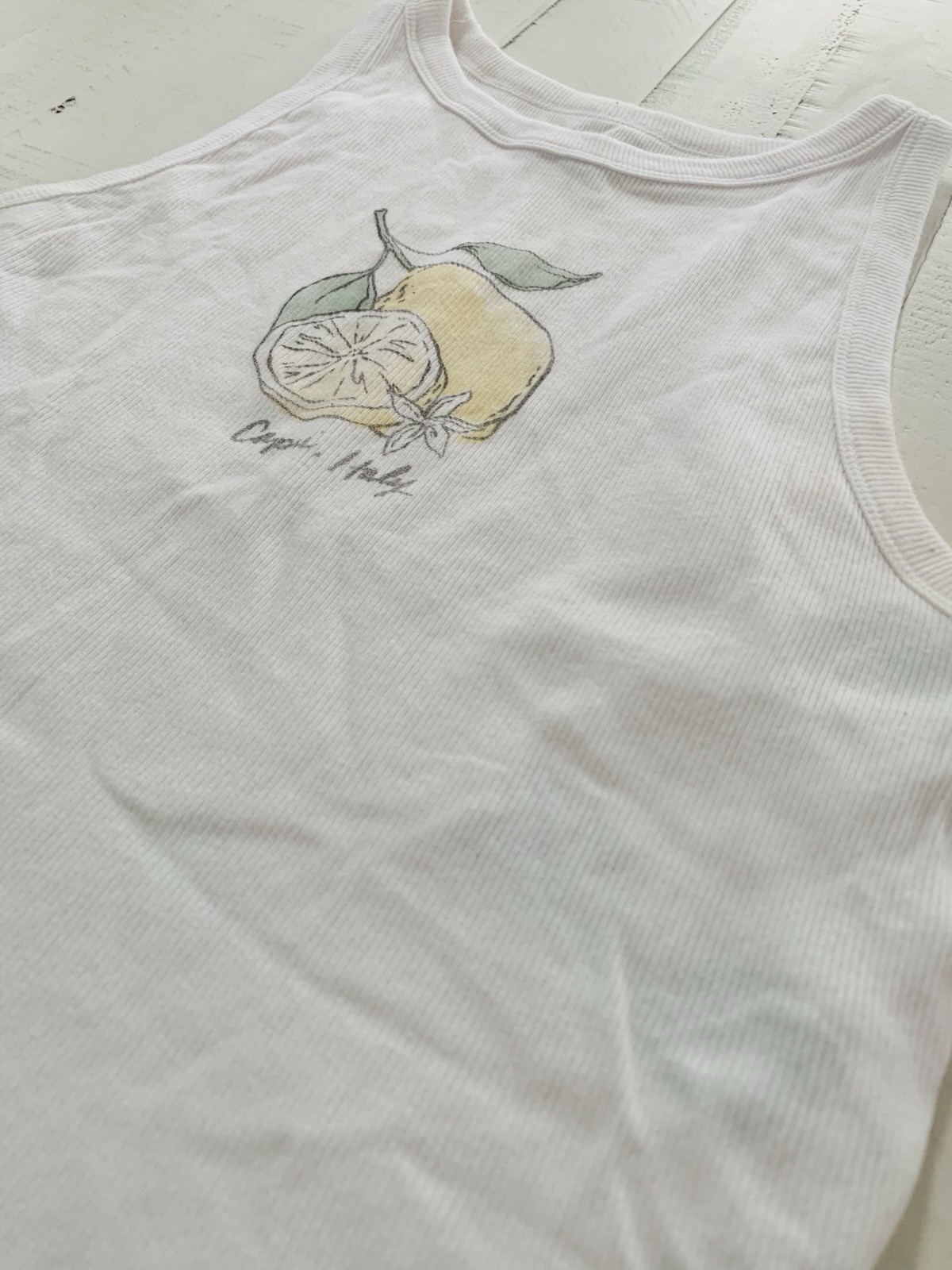 Hollister White Ribbed Knit Cropped Tank Lemon Graphic Capri Italy Size L