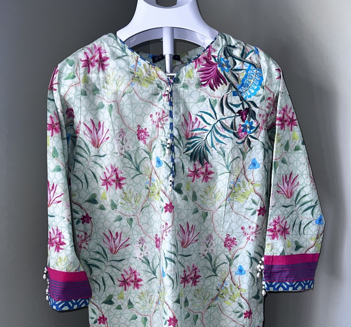 BTW Floral Printed Multi-Color Kurtas/Kurti for Women, Size S