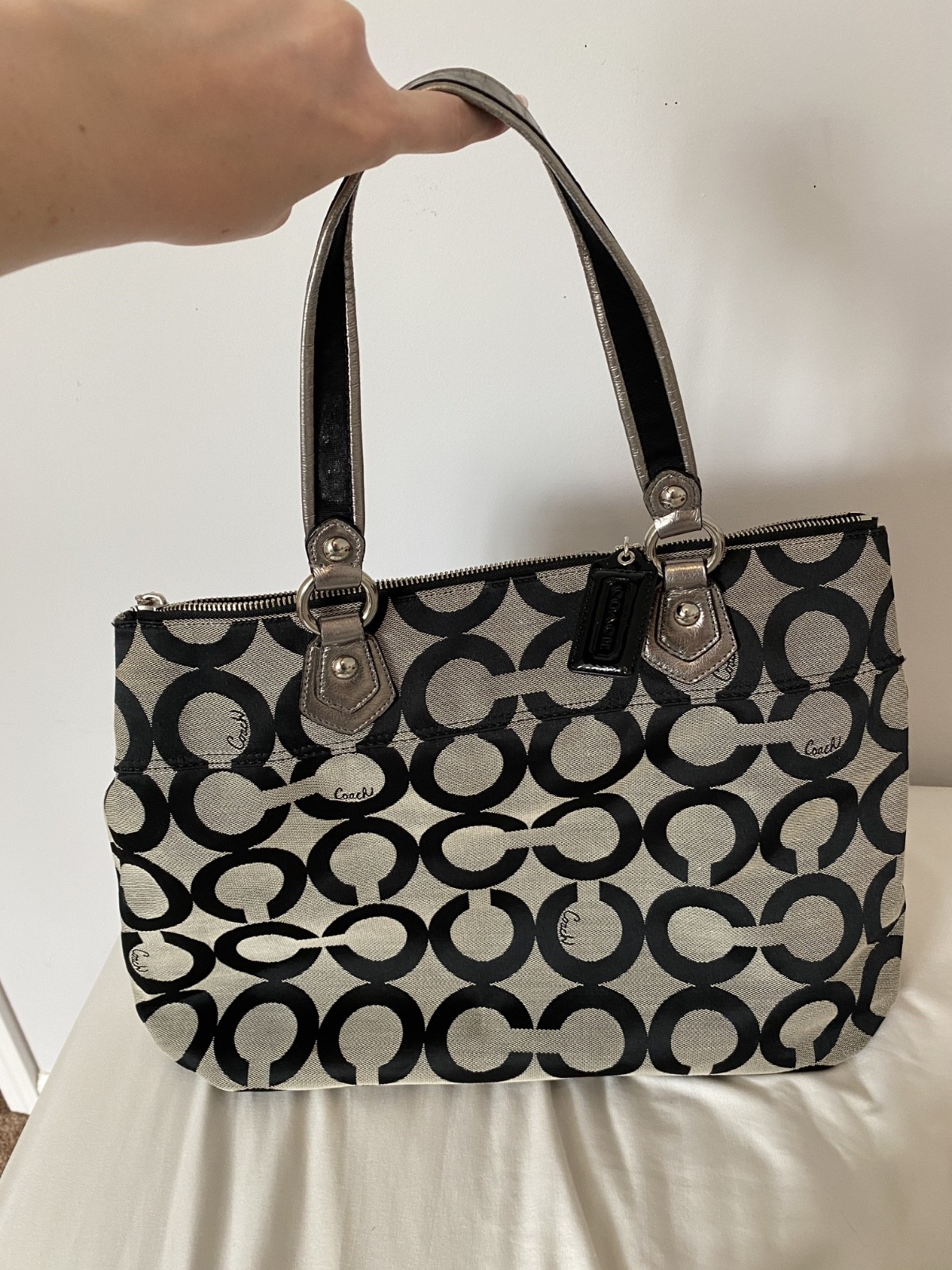Coach Poppy Op Art Glam Tote Bag Black Gray comes with wristlet