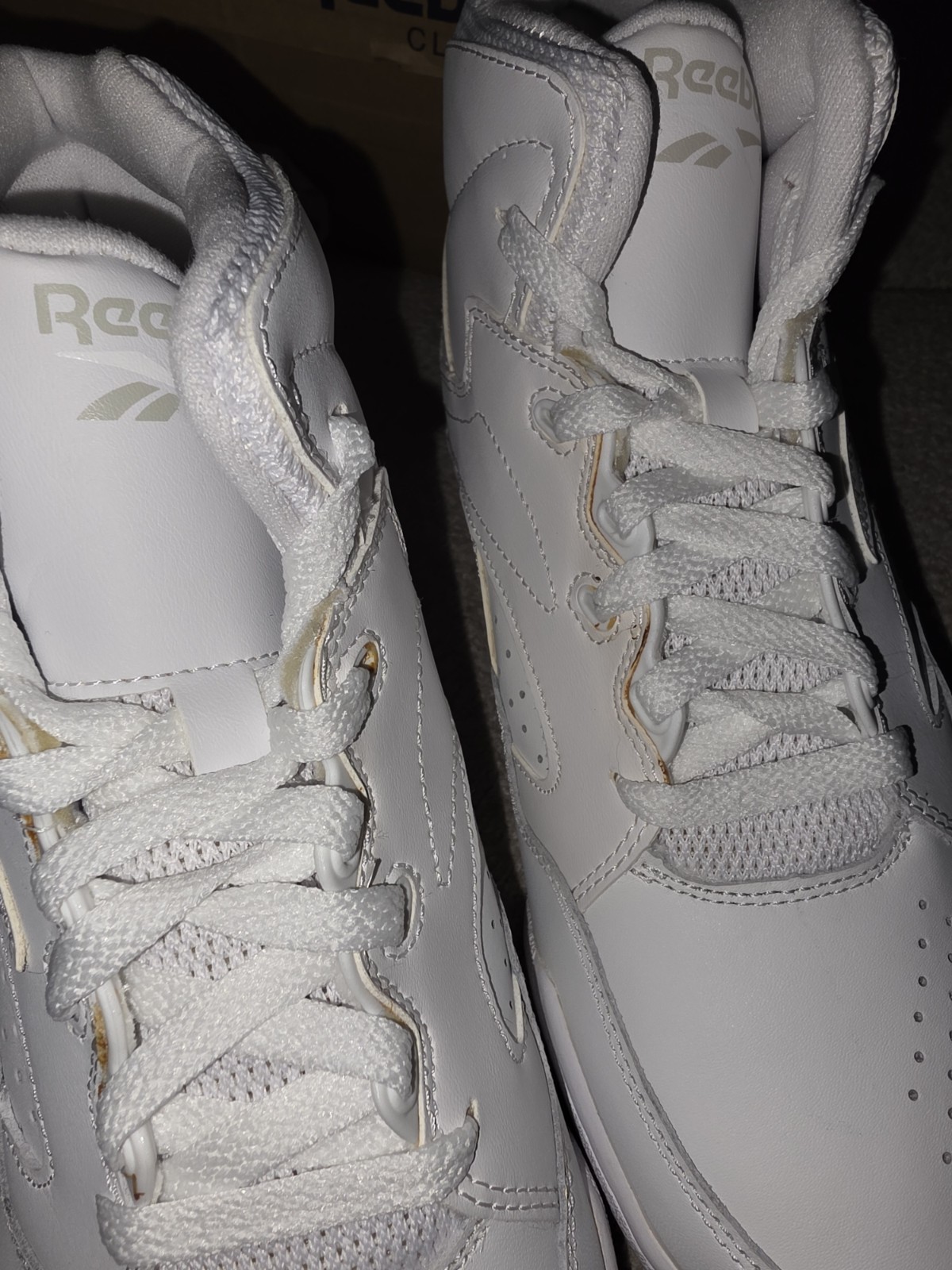 READ DESCRIPTION!Reebok BB4600 Classic White Leather Mid Top Sneaker Wide size 7