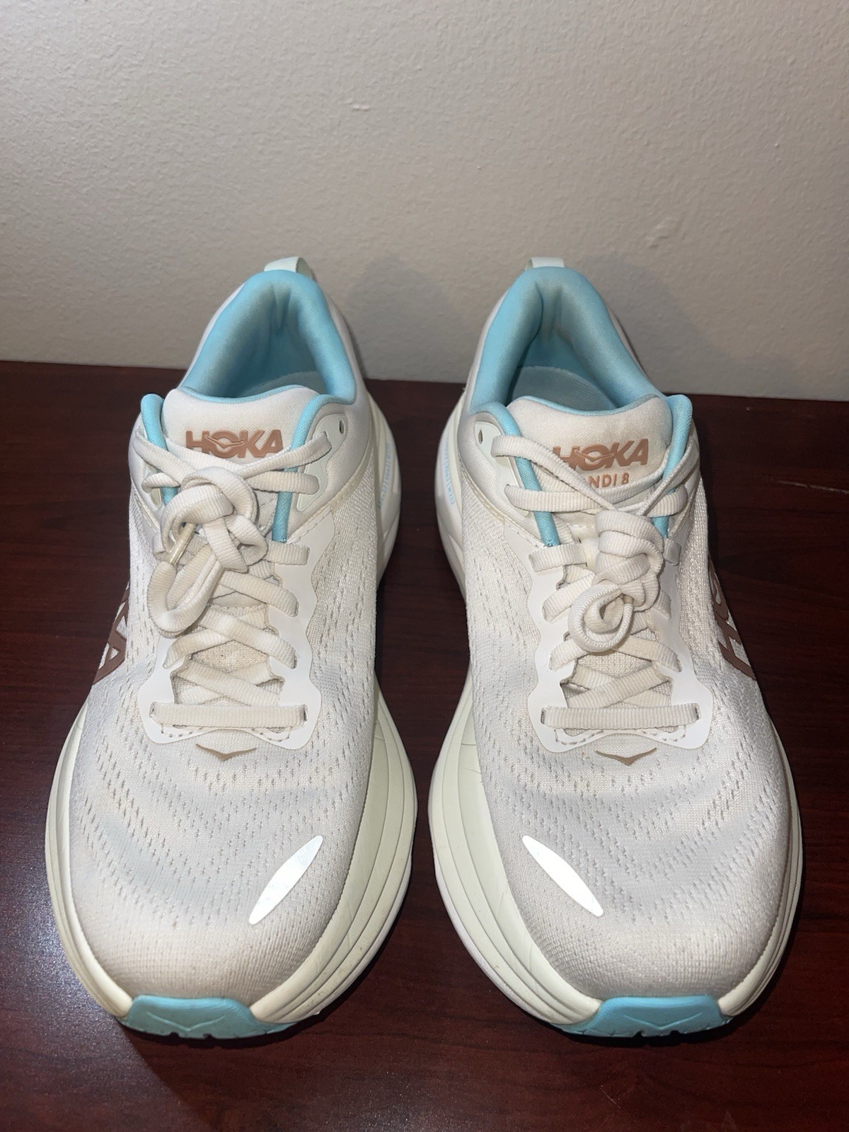 Hoka One One 8B