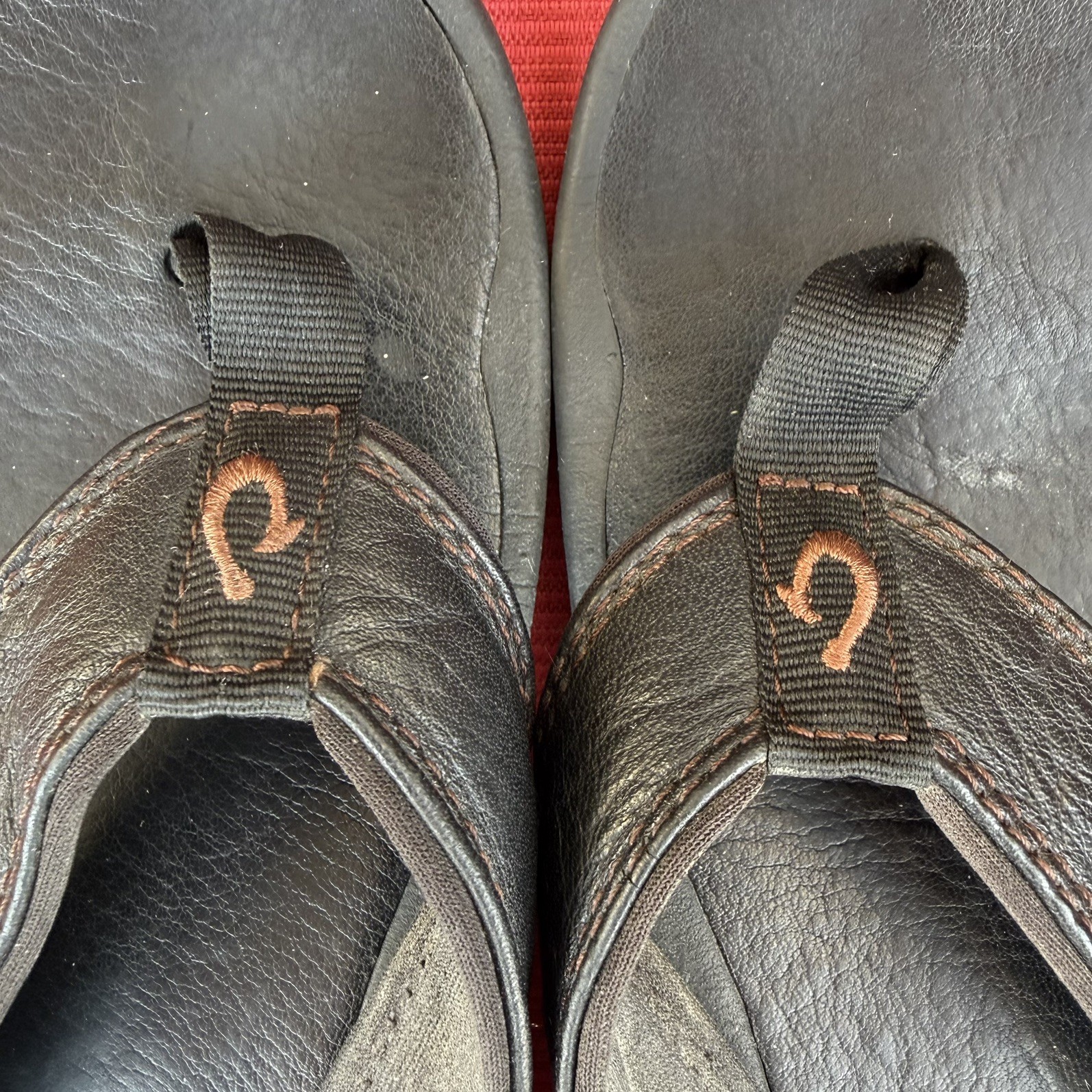 OluKai OHANA Sandals Men’s Size 8 Black Thong Flip Flop Shoes Beach Comfort