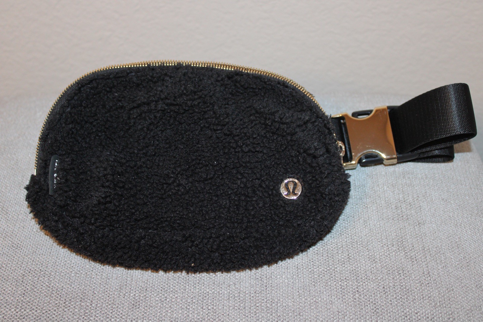NEW Lululemon Everywhere Fleece Sherpa Belt Crossbody Bag Black/Gold