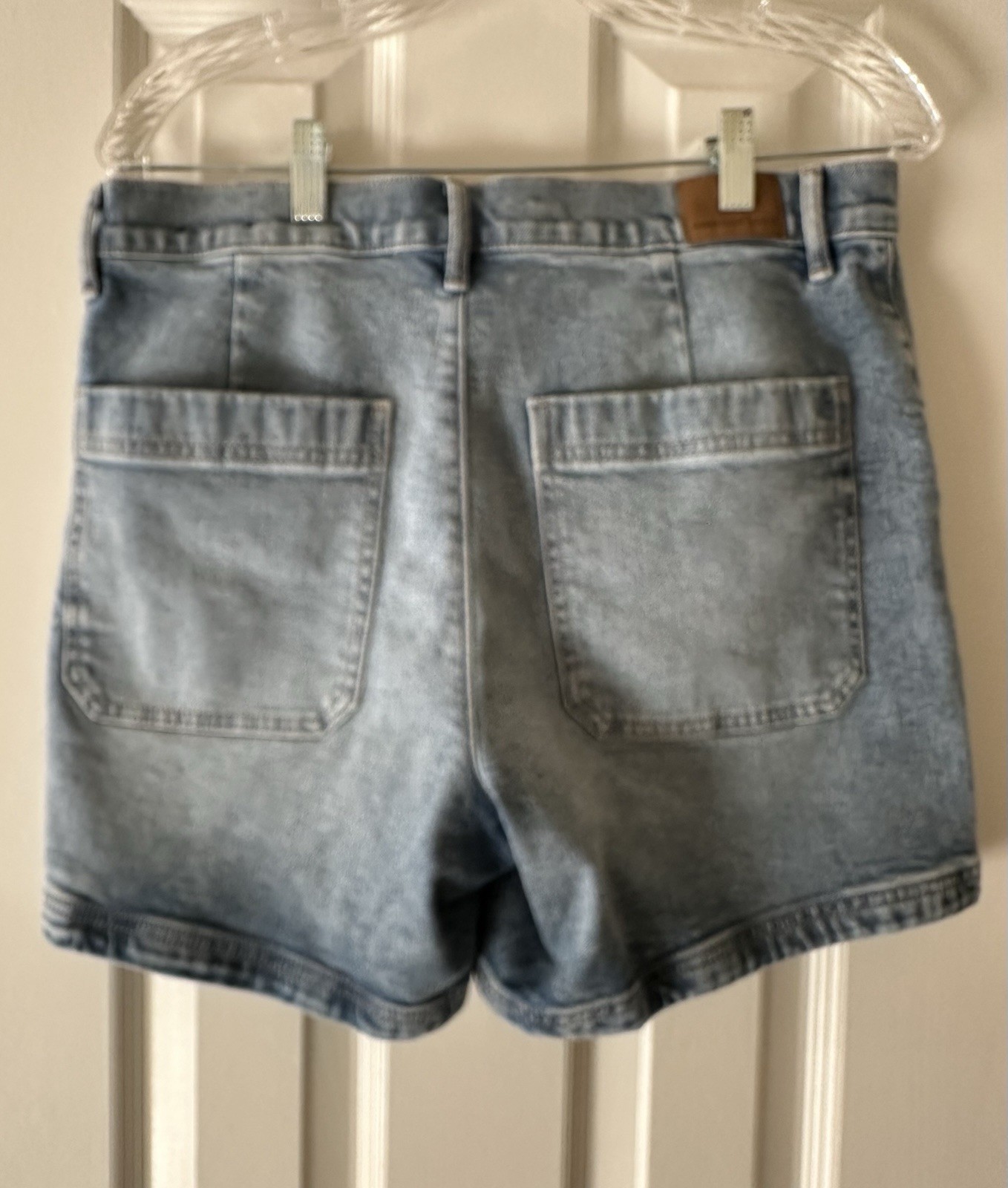 American Eagle High Waisted Utility Denim Shorts Size 8 Light Wash Patch Pocket