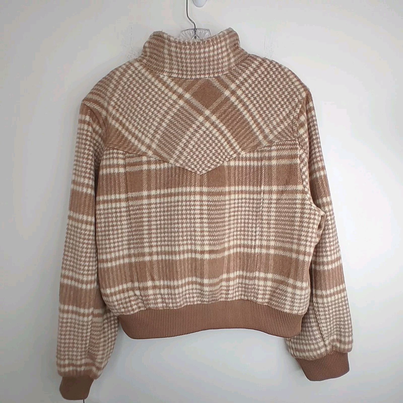 Bagatelle Women’s Large Jacket Plaid Beige White Cropped Fleece Zip Up New