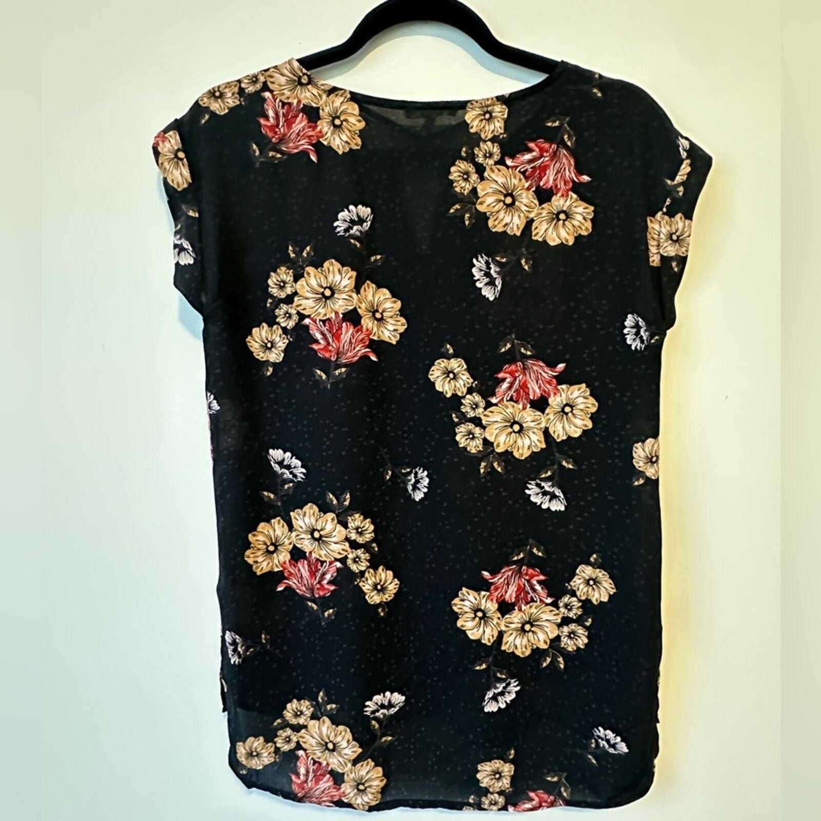 Maurice’s Floral Black Women’s Top Size Small Black Gold Pink