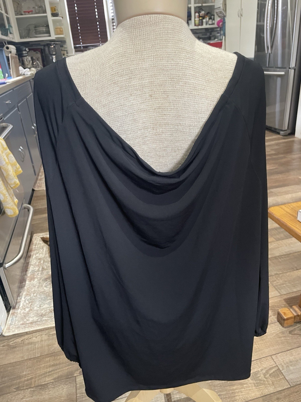 Carmen Marc Valvo Black Gold Chain Neck Elegant Drape Back Top 1X Old Money New