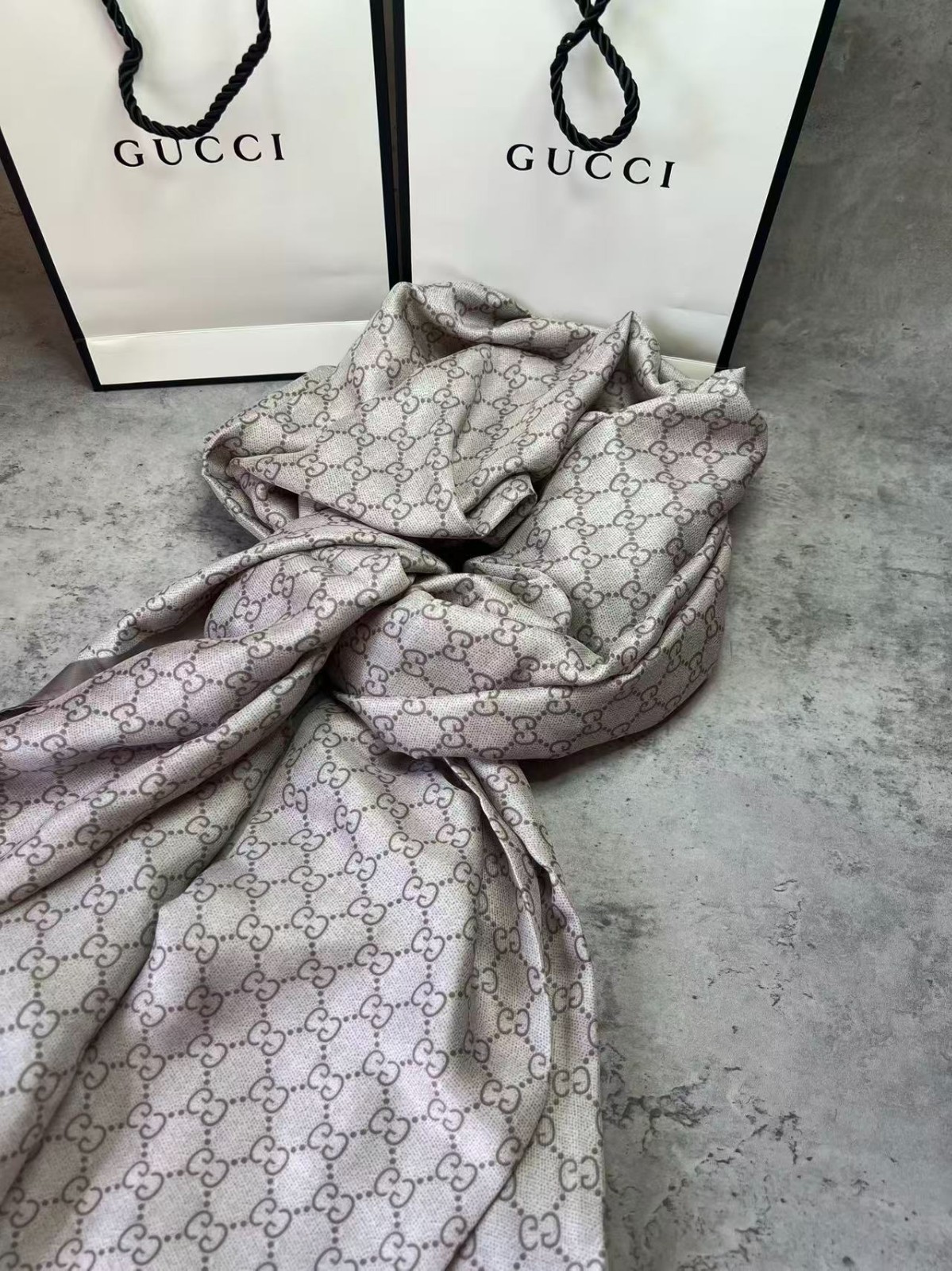 GUCCI SCARF SHAWL AUTHENTIC 100% SILK BEIGE BROWN CLASSIC LOGO LIGHT WEIGHT