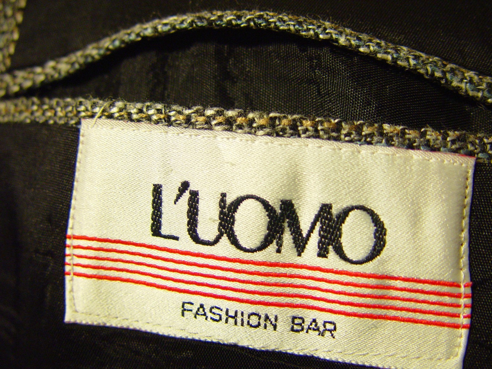 L’UOMO wool Sz 40 jacket, gray w/gold and blue accents,good condition, $13.95 NR