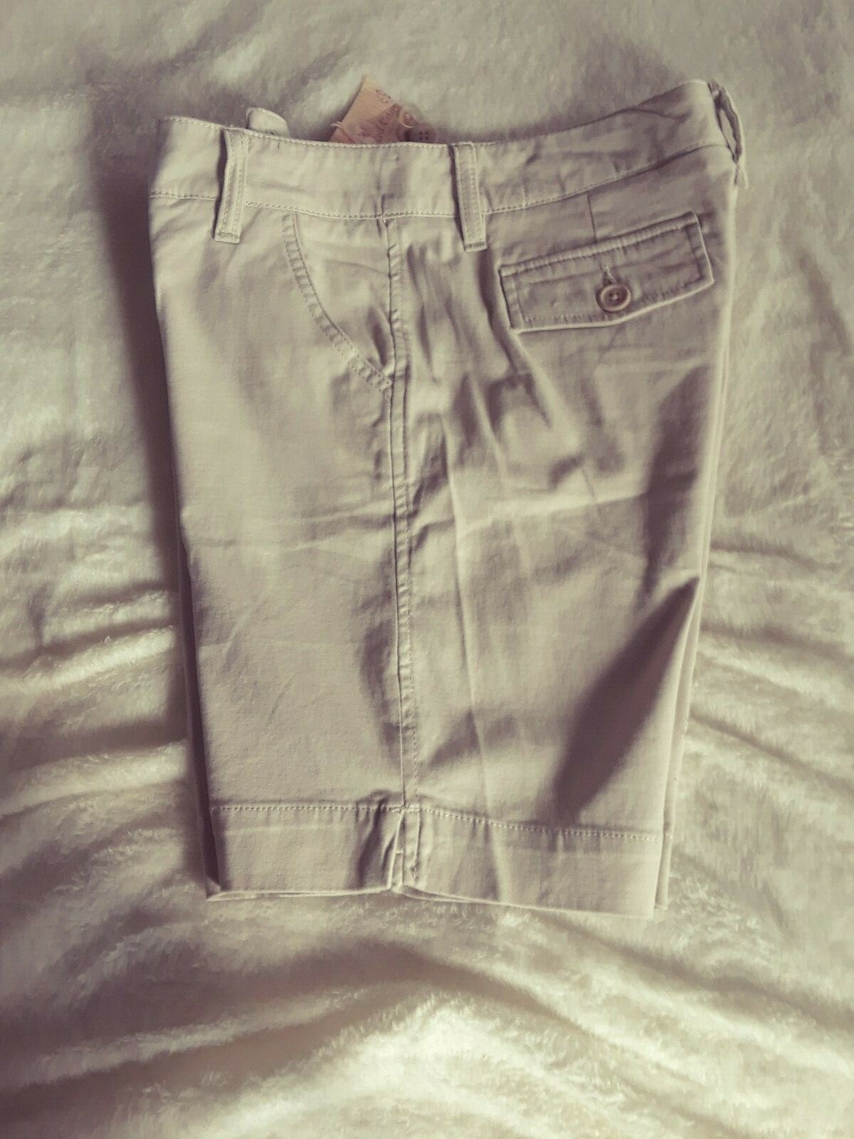 TA1-14 Red Camel Women’s shorts Size 9 in khaki in color
