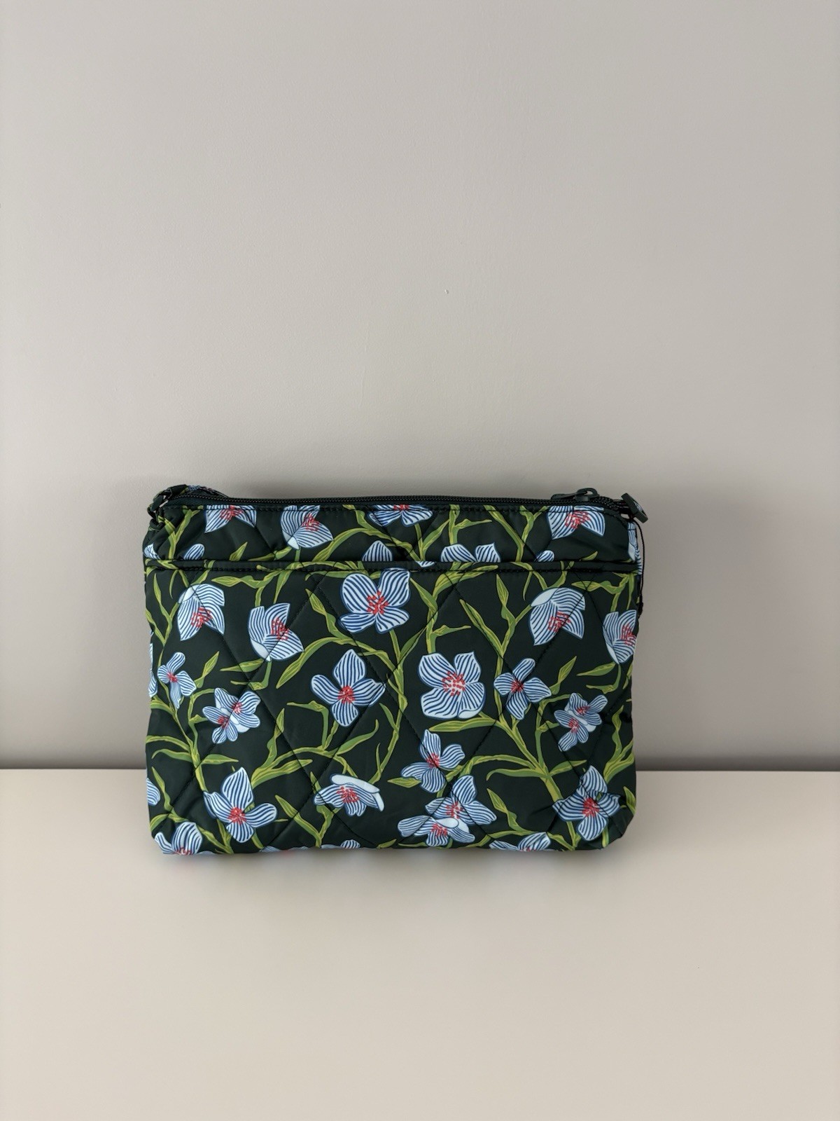 Vera Bradley NWT Large Hipster Crossbody in Ultralight CHARLOTTE STEMS Green