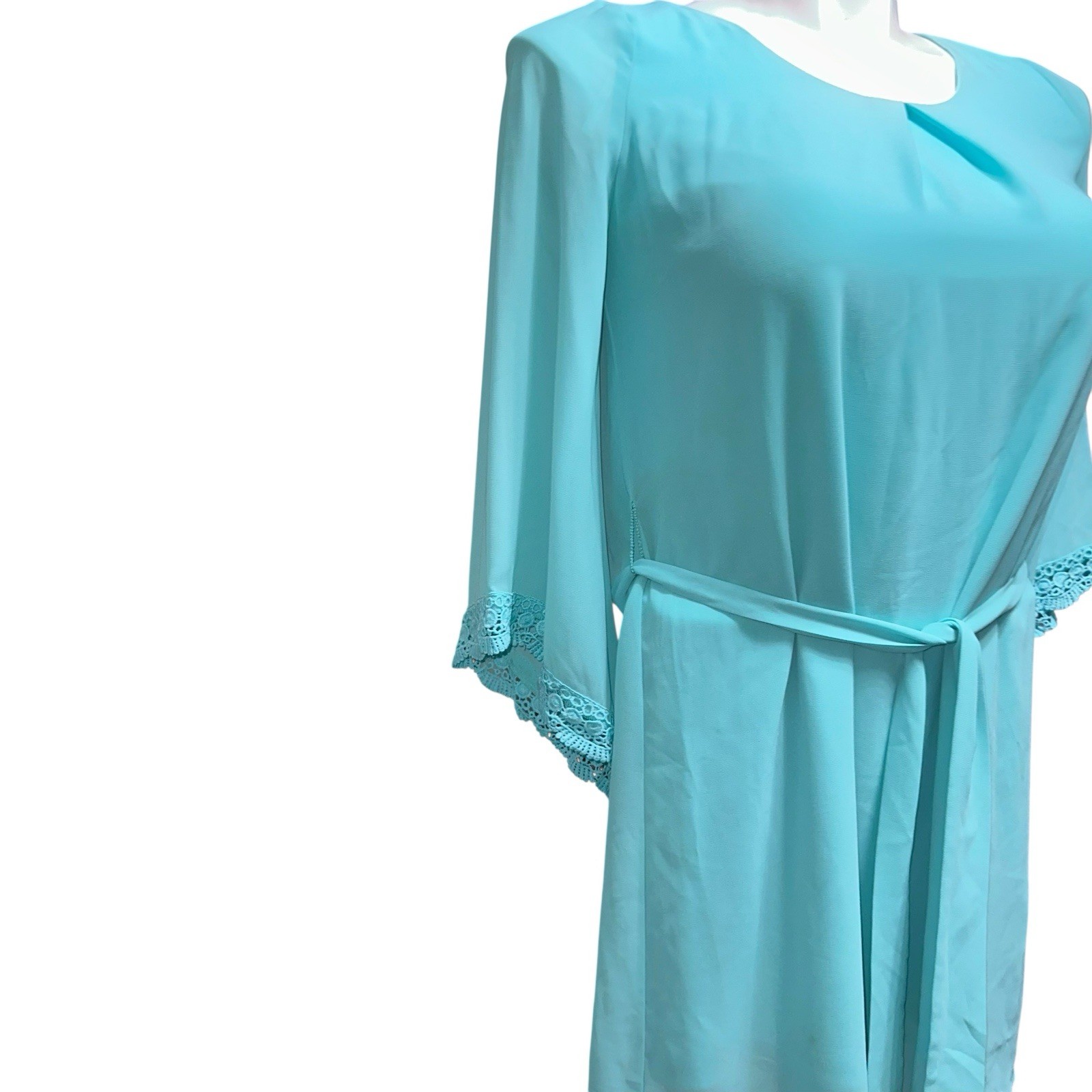 A. Buyer Women’s Medium Blue Long Sleeve Short Dress Round Neck Belted