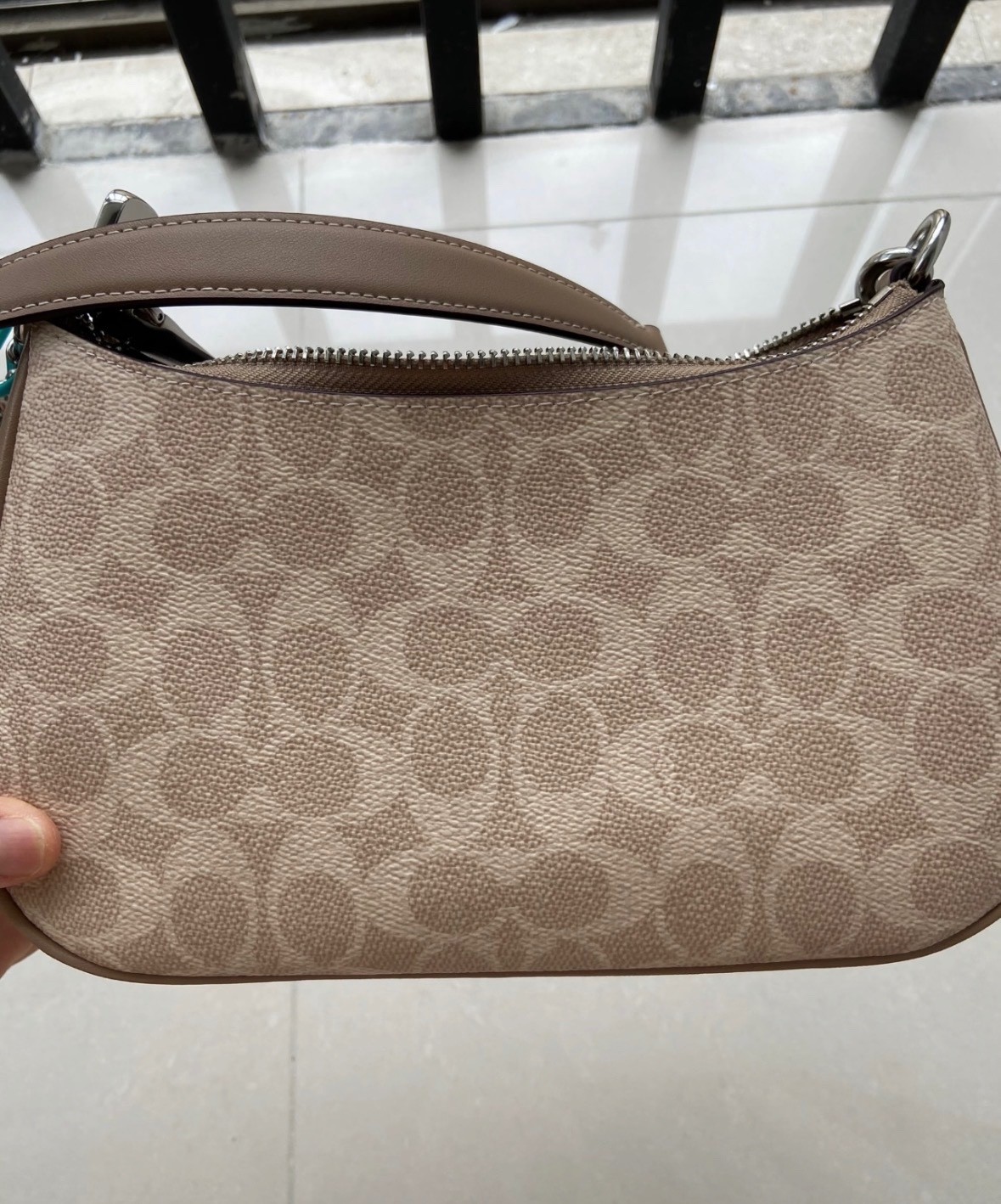 Coach NWT Teri Shoulder Bag In Signature Canvas CV933 silver/sand /taupe