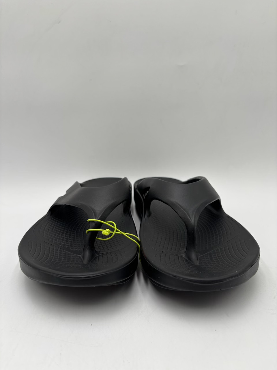Oofos OORIGINAL 1000 Unisex NEW Recovery Thong Sandals Black Multiple Sizes