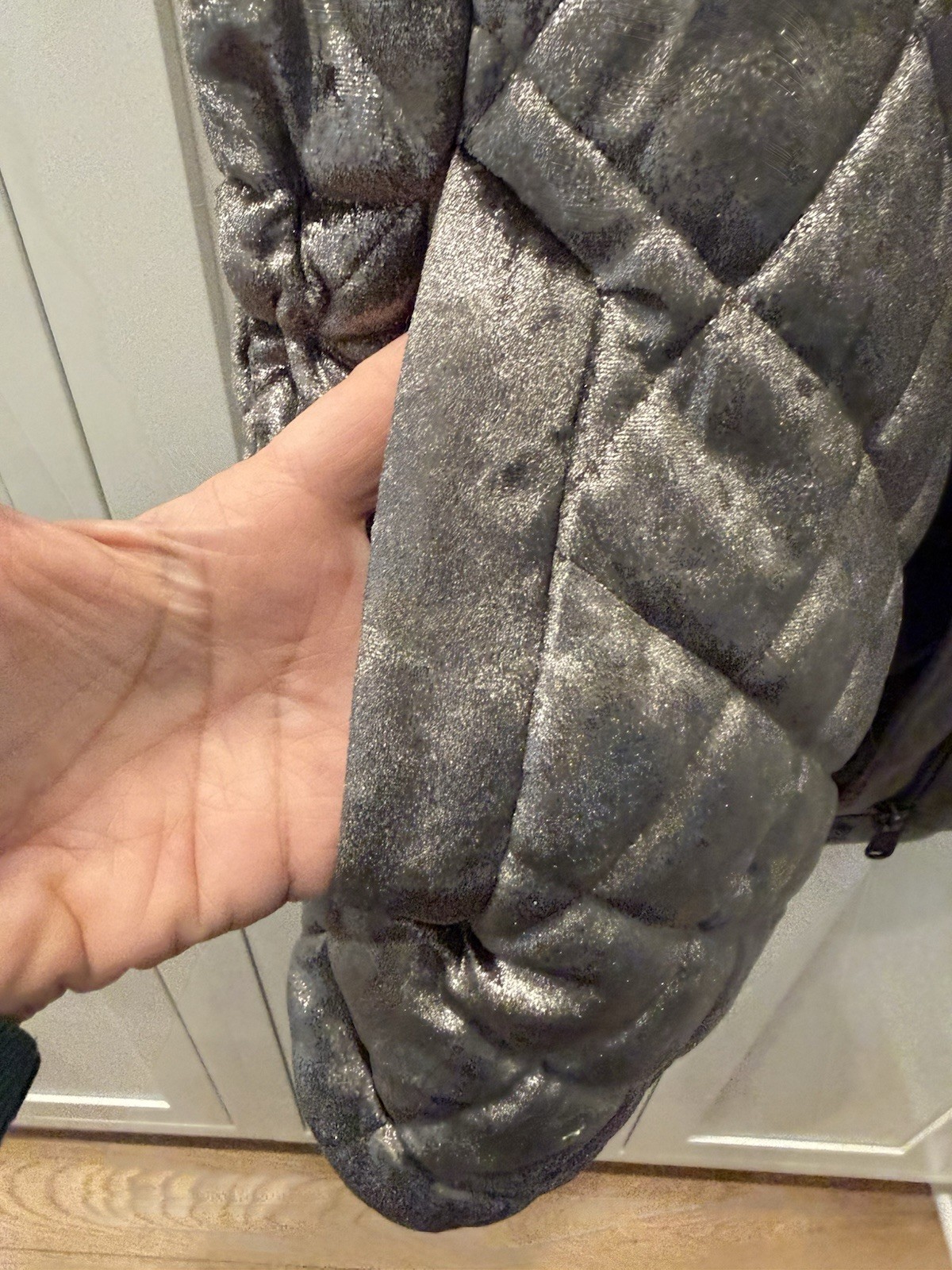 Athleta Whisper Featherless Vest Size XS Quilted Silver Metallic Velvet Puffer