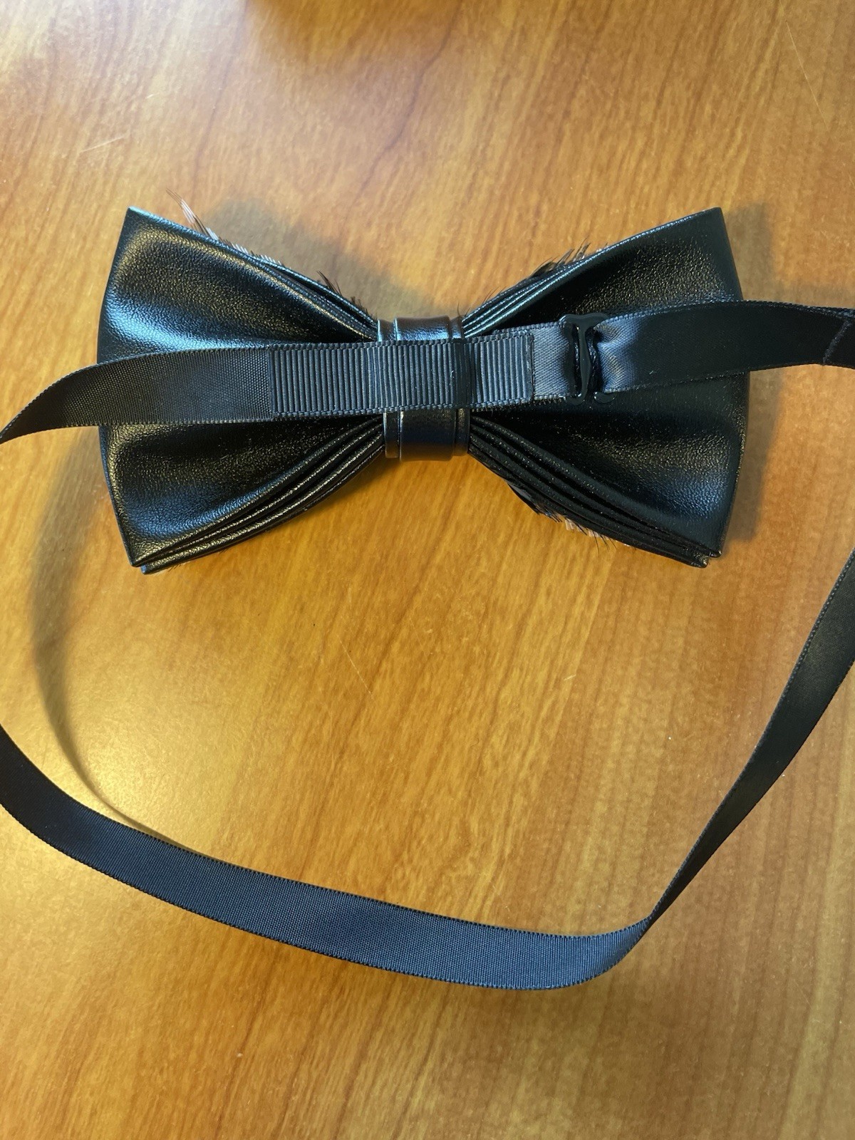 Handcrafted Bow Tie made of unique Feather Pattern New in Box