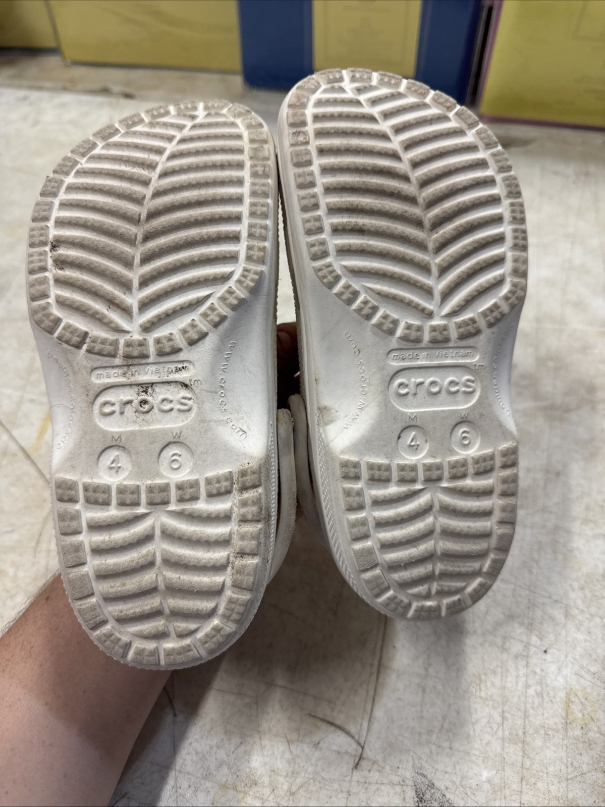 Crocs Classic Unisex Adult Men 4 Women 6 Comfortable Clogs Used | White