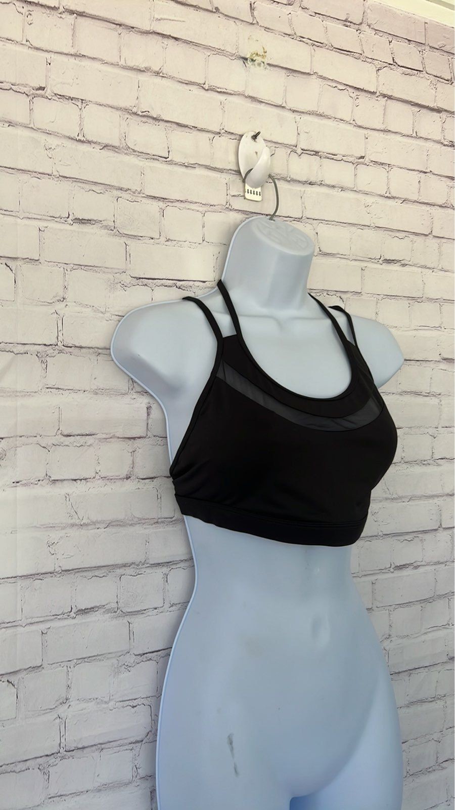 victoria’s secret sport strappy bra size medium