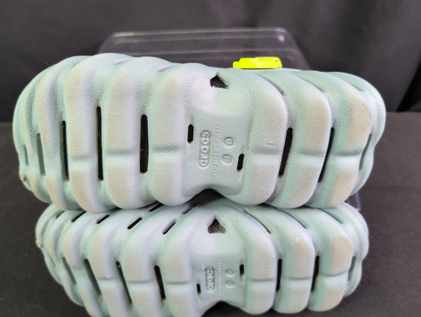 Crocs Echo Clog “Pond” size Blue/Black-Volt 207937-3YO Sz J6 W8 M6