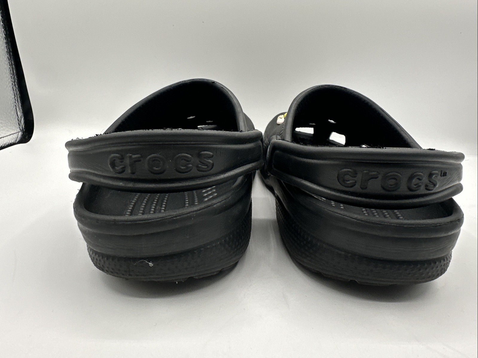 CROCS Black Classic Clogs w/ Jibbitz Charms Size: Men 4 / Women 6