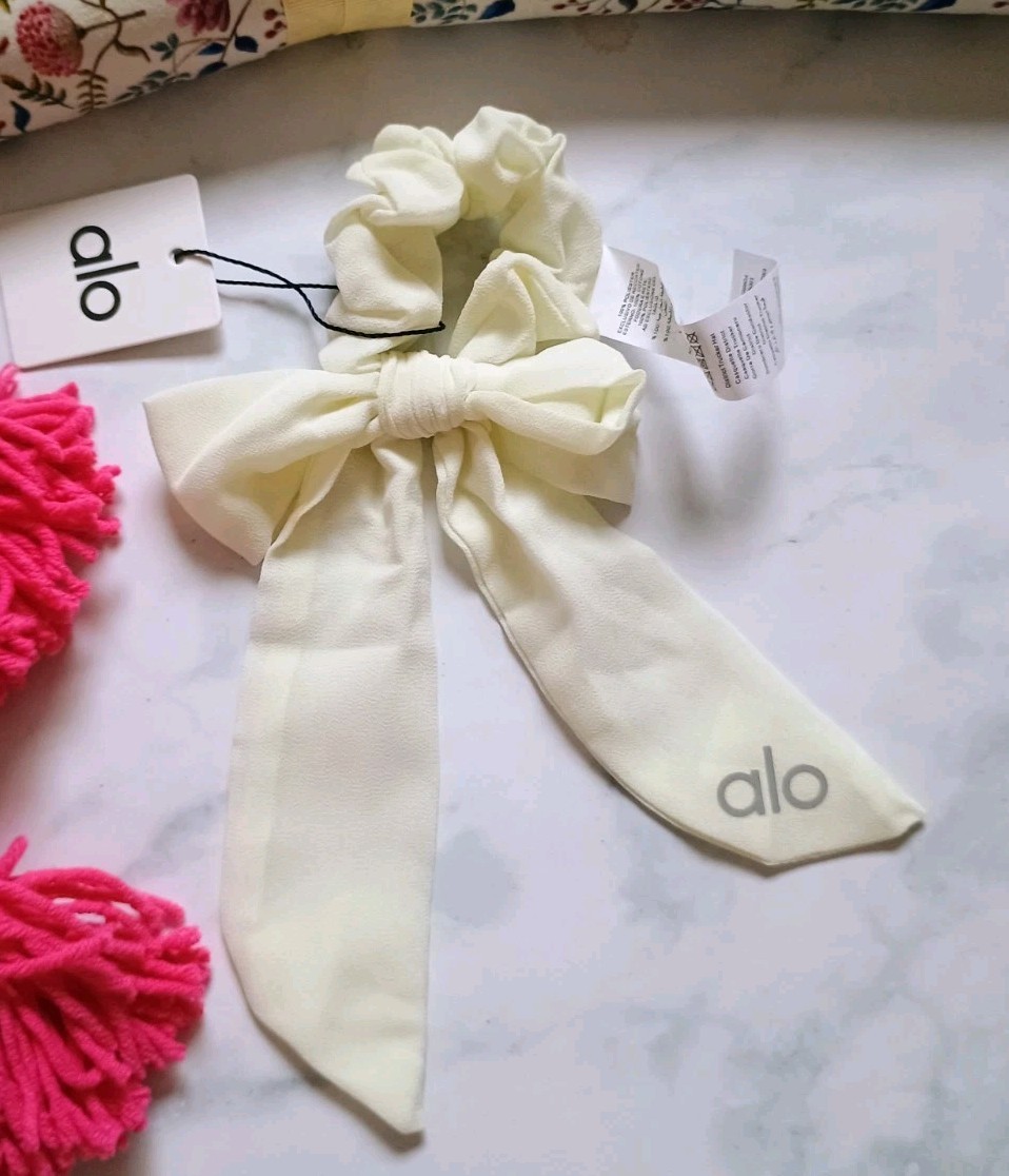 USA SELLER! Alo Yoga Hair Ties Love Knot Bow In Oat Milk