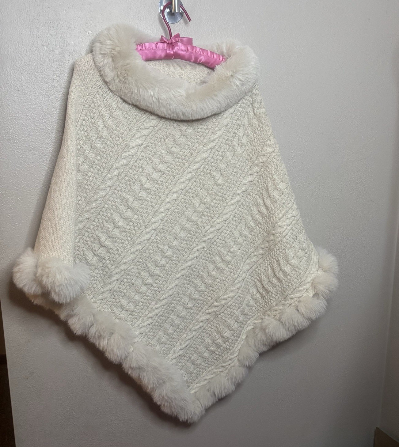Ivory Cable Knit Faux Fur Trim Poncho Cape Sweater One Size Cottagecore Indie