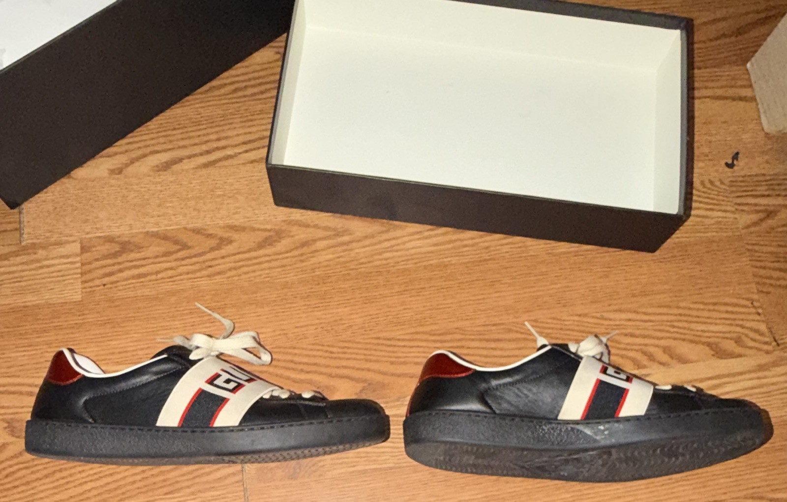 Gucci Men’s Black Leather Lace-Up Sneakers Ecru Logo Strap US 9
