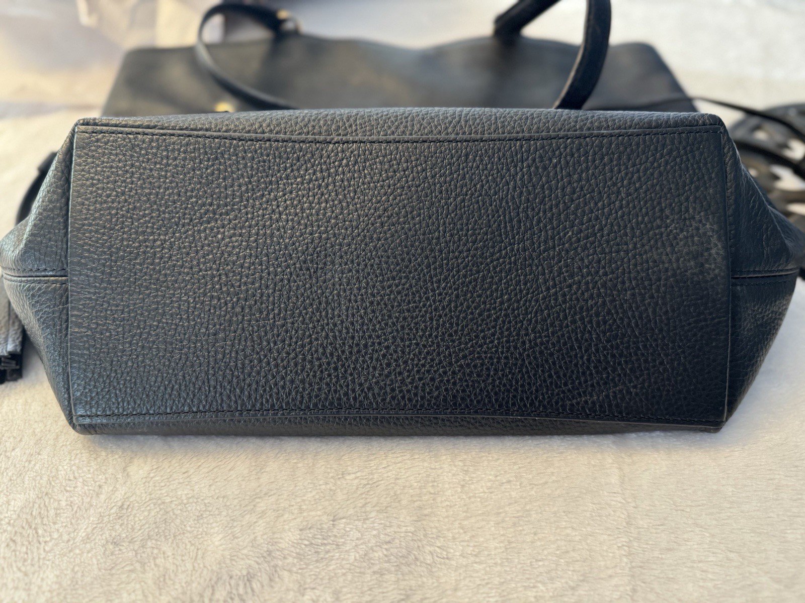 Coach Black Pebbled Tote Horse Carriage Logo, Magnetic, Detachable Strap