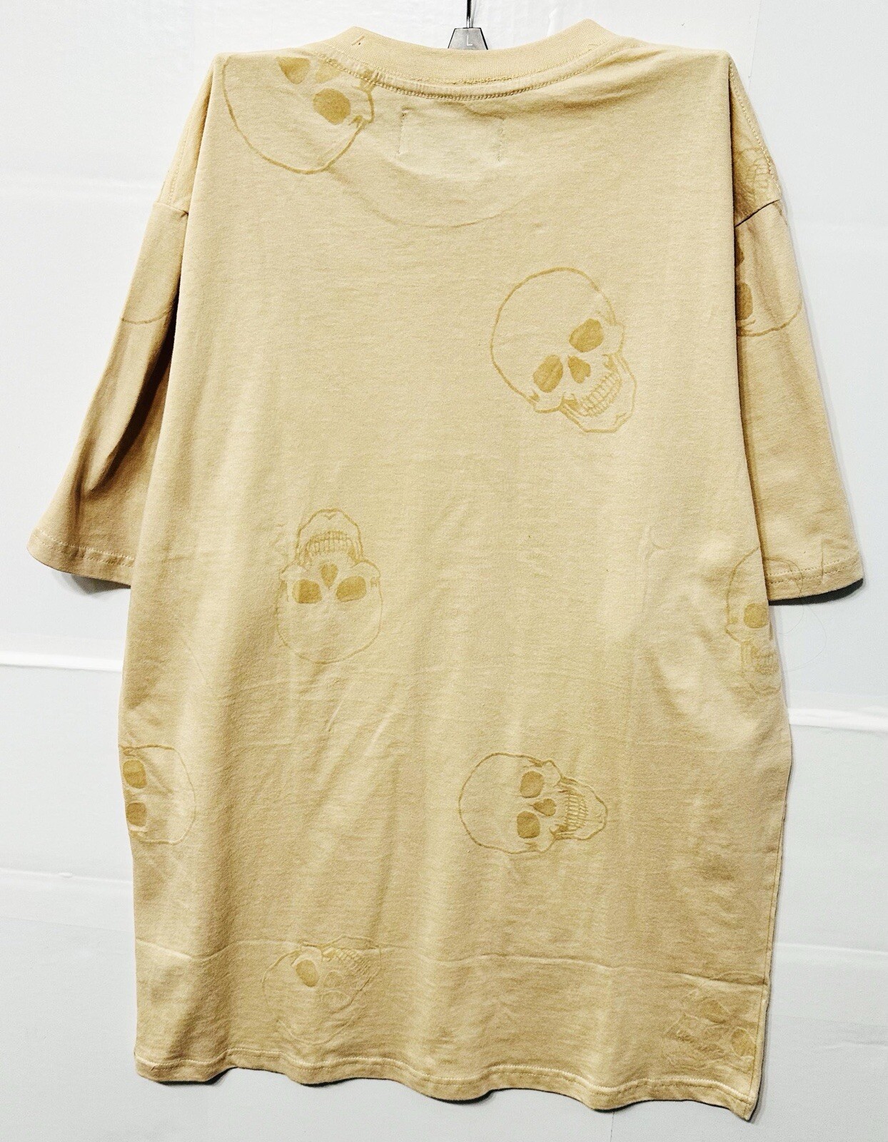 EIGHT Men’s Vintage Skulls T-shirt – Large – Tan – Textured