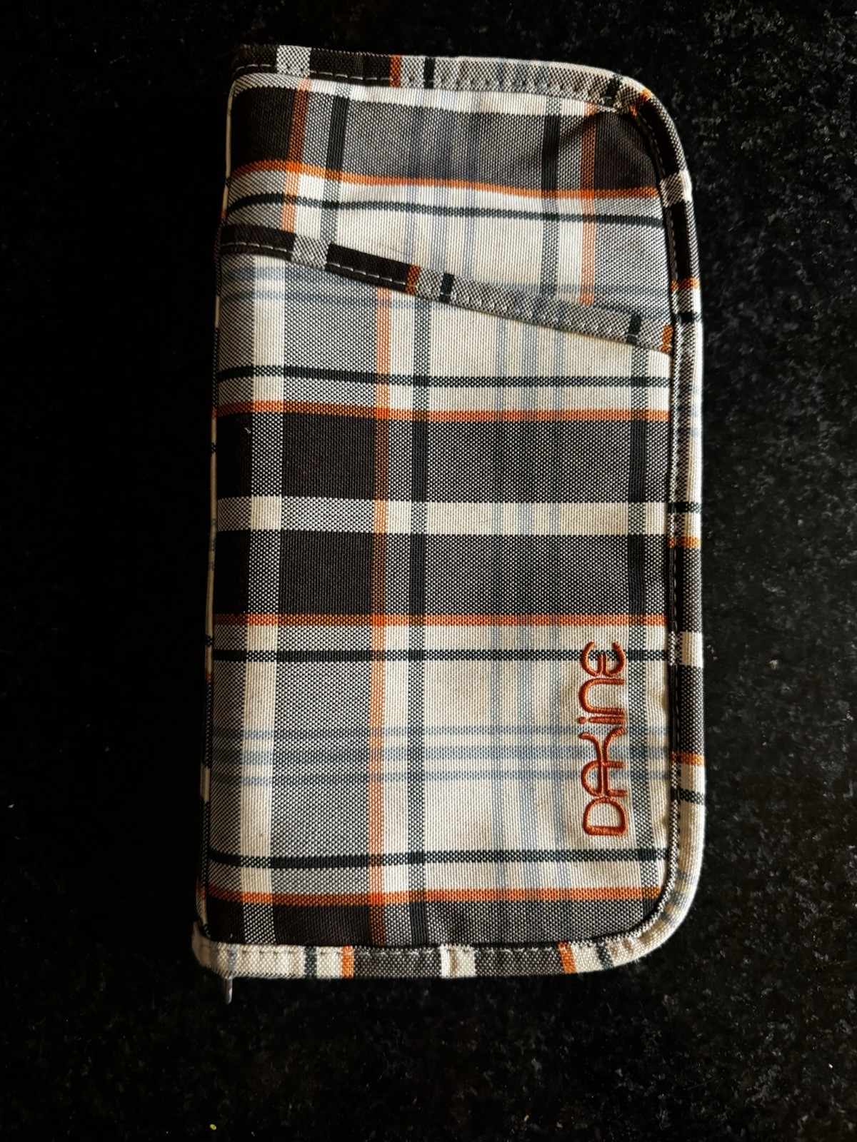 Dakine Brand Large Wallet Zippered Plaid Multiple Pockets Zippered Pouches