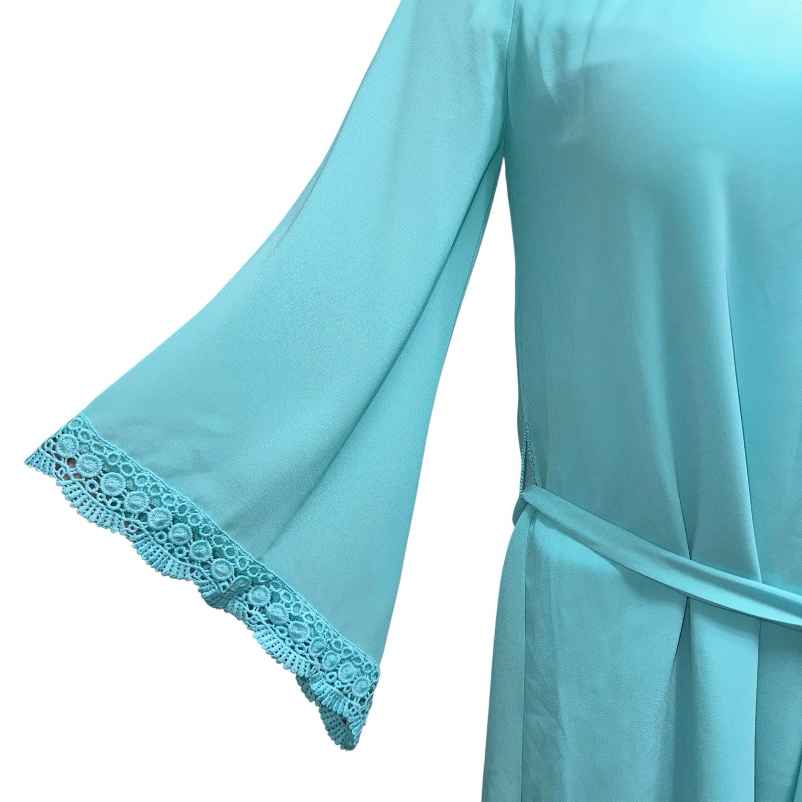 A. Buyer Women’s Medium Blue Long Sleeve Short Dress Round Neck Belted