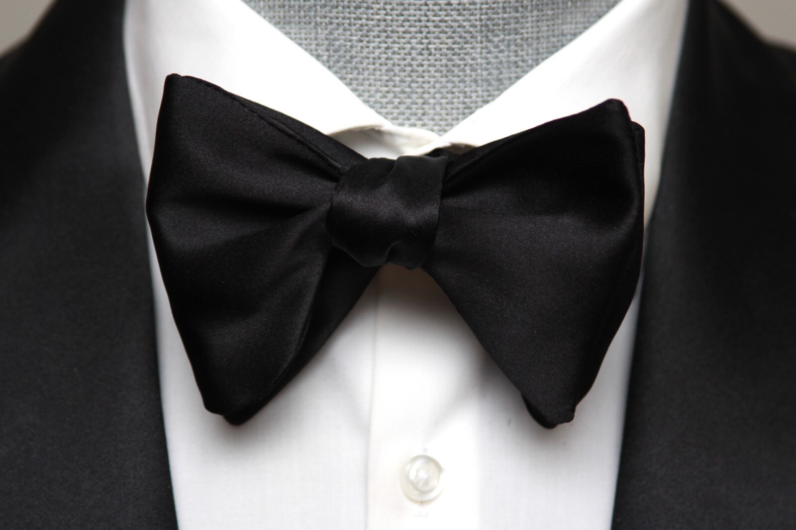 Men’s Pre-tied Bow tie 100%Silk Charmeuse Black Bow tie Small Compact Butterfly