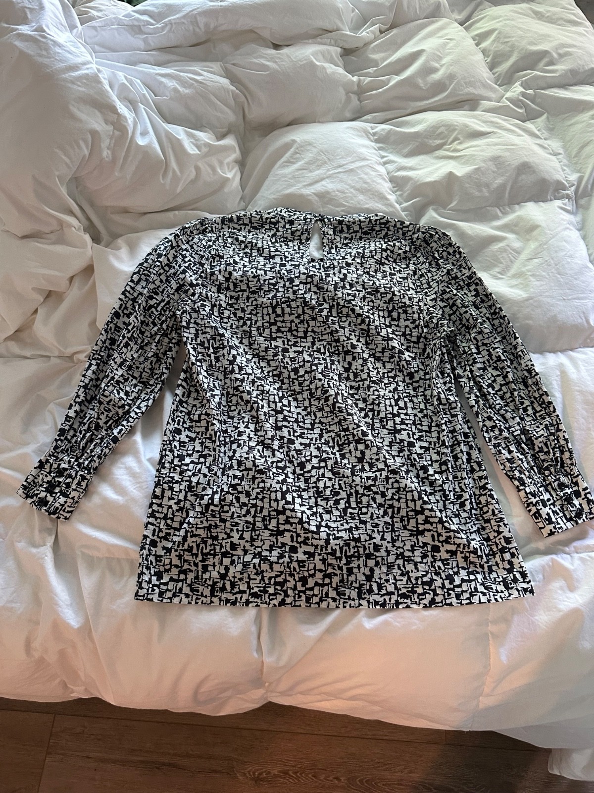 Kate Spade Reade Tie Neck Patterned Blouse in Black/White Size 8