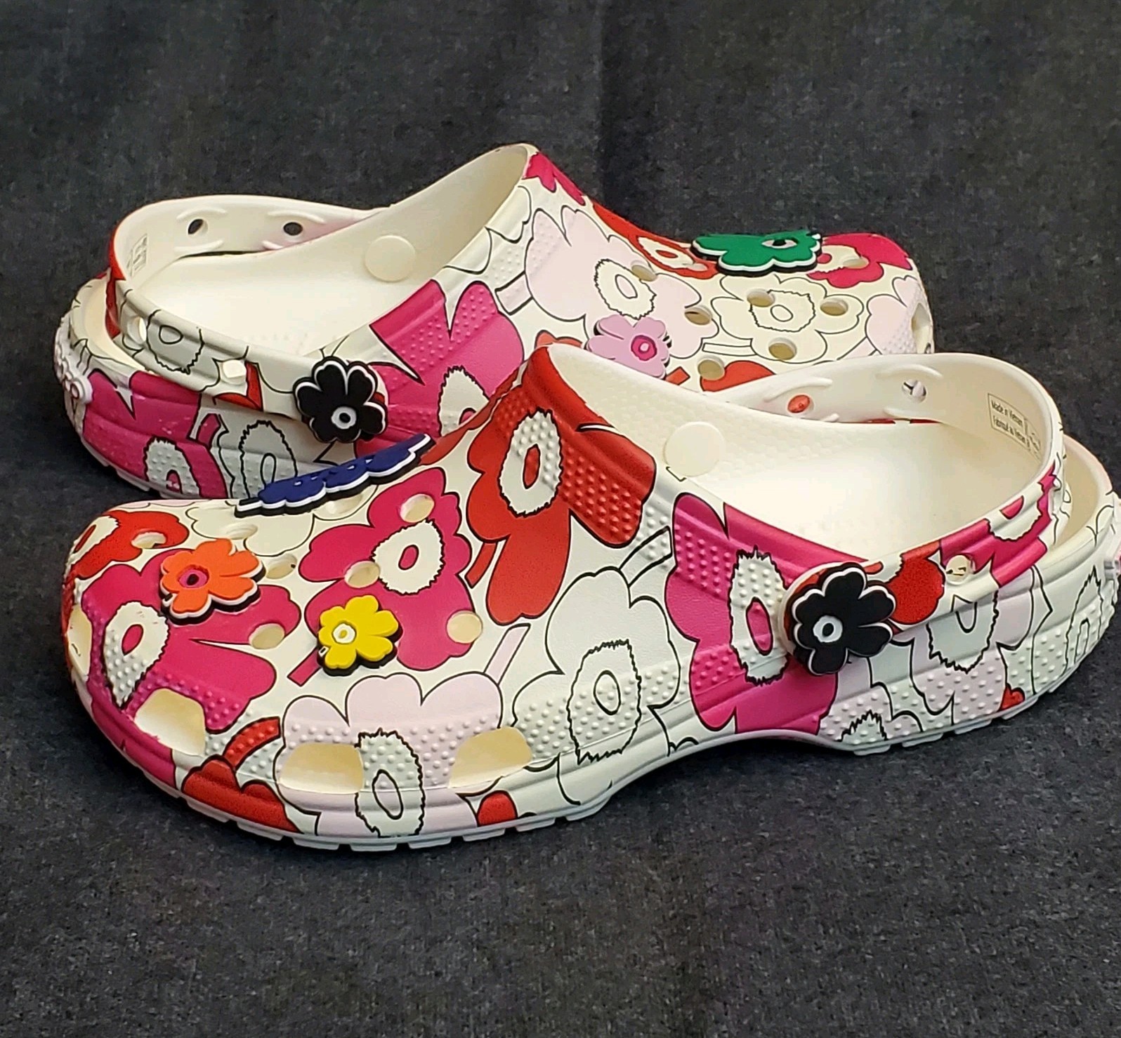 Crocs x Marimekko Unikko Classic Slip-On Floral Clogs J6 W 8 M 6 Jibbiz Charms