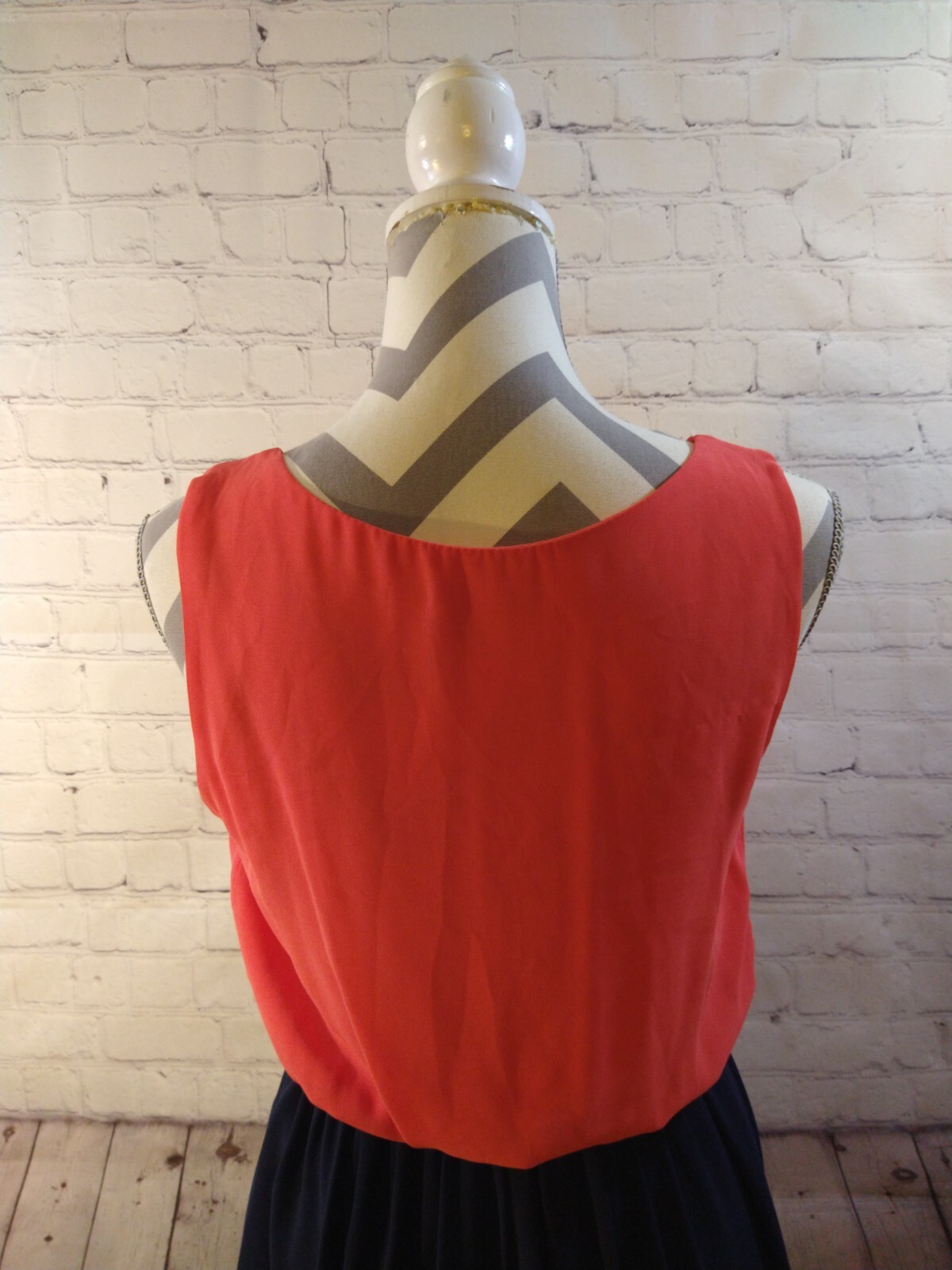 NWT women’s BUYER CALIFORNIA coral & navy blue SUMMER mini DRESS – size MED