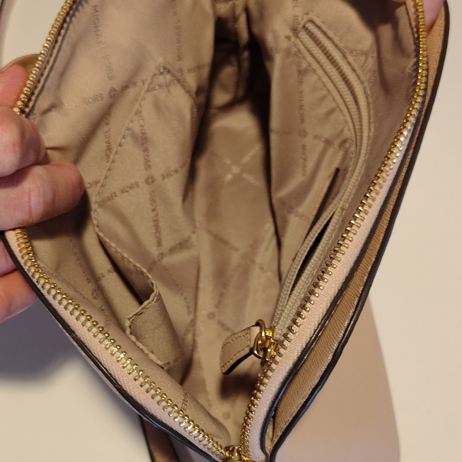 Michael Kors Women’s Cindy Dome Leather Purse Pale Pink Cross body Bag Gold trim