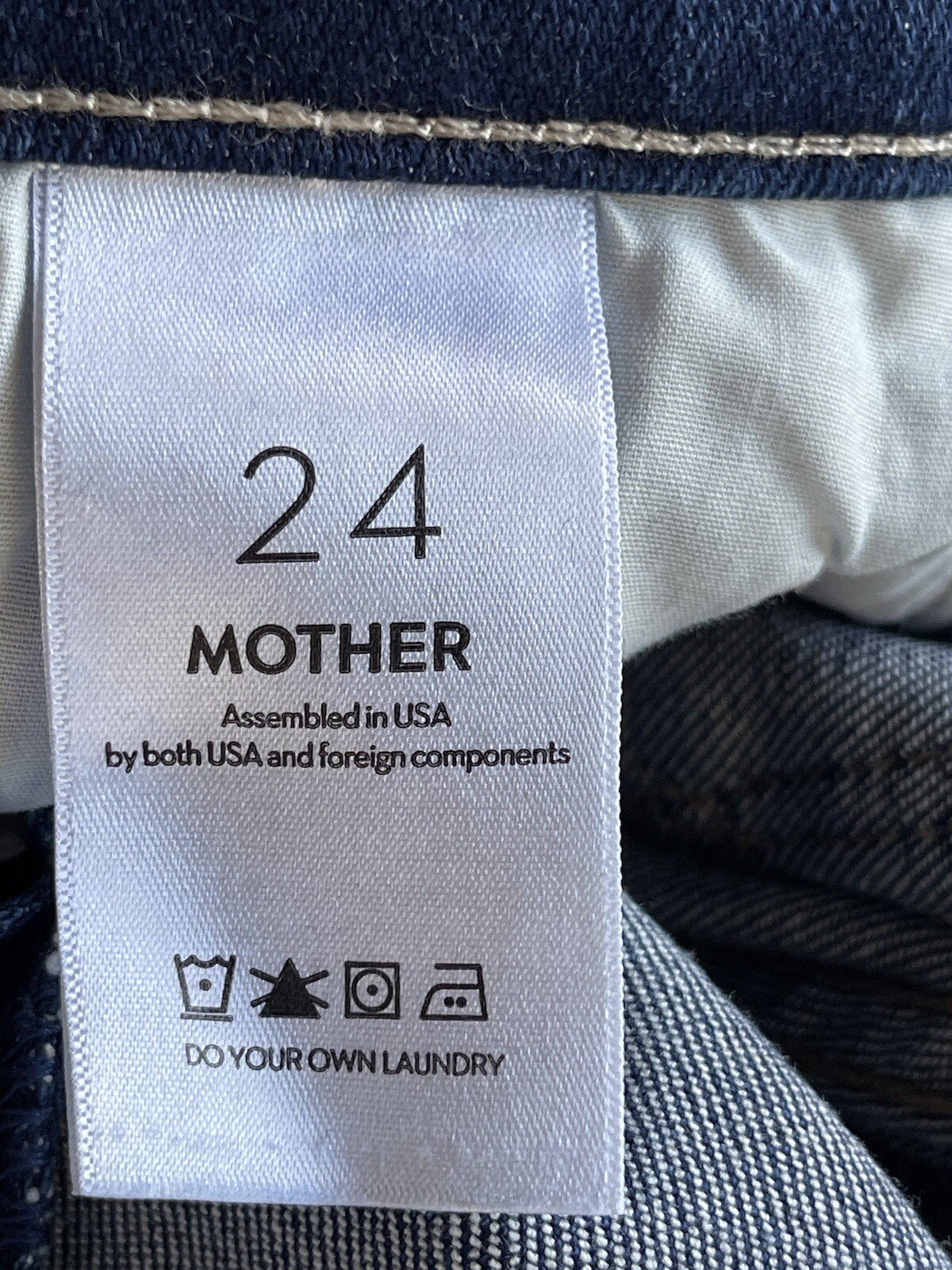 NWOT MOTHER THE RUNAWAY BOOTCUT JEANS HOME MOVIES SIZE 24